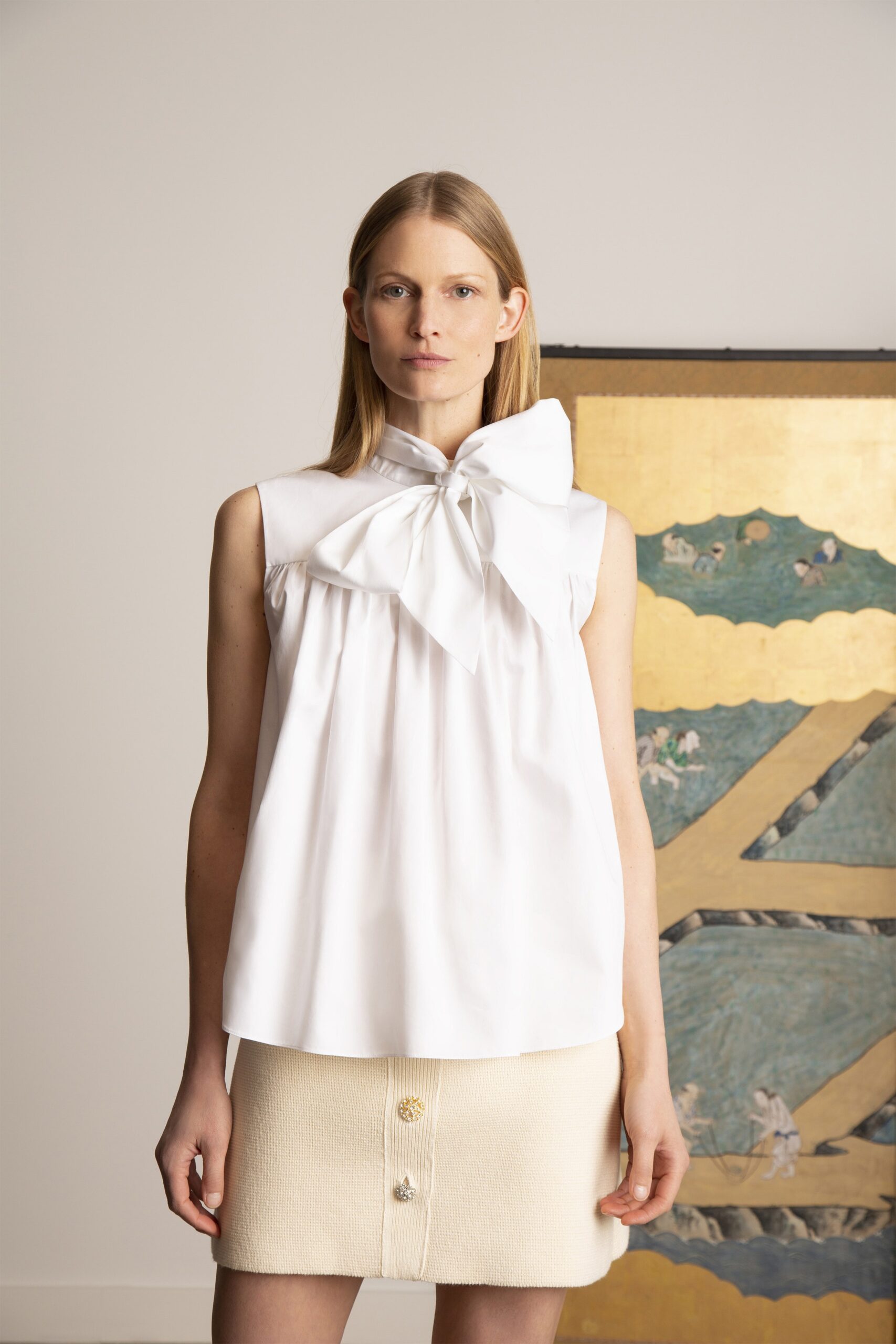 beige cotton fitted buttoned short skirt