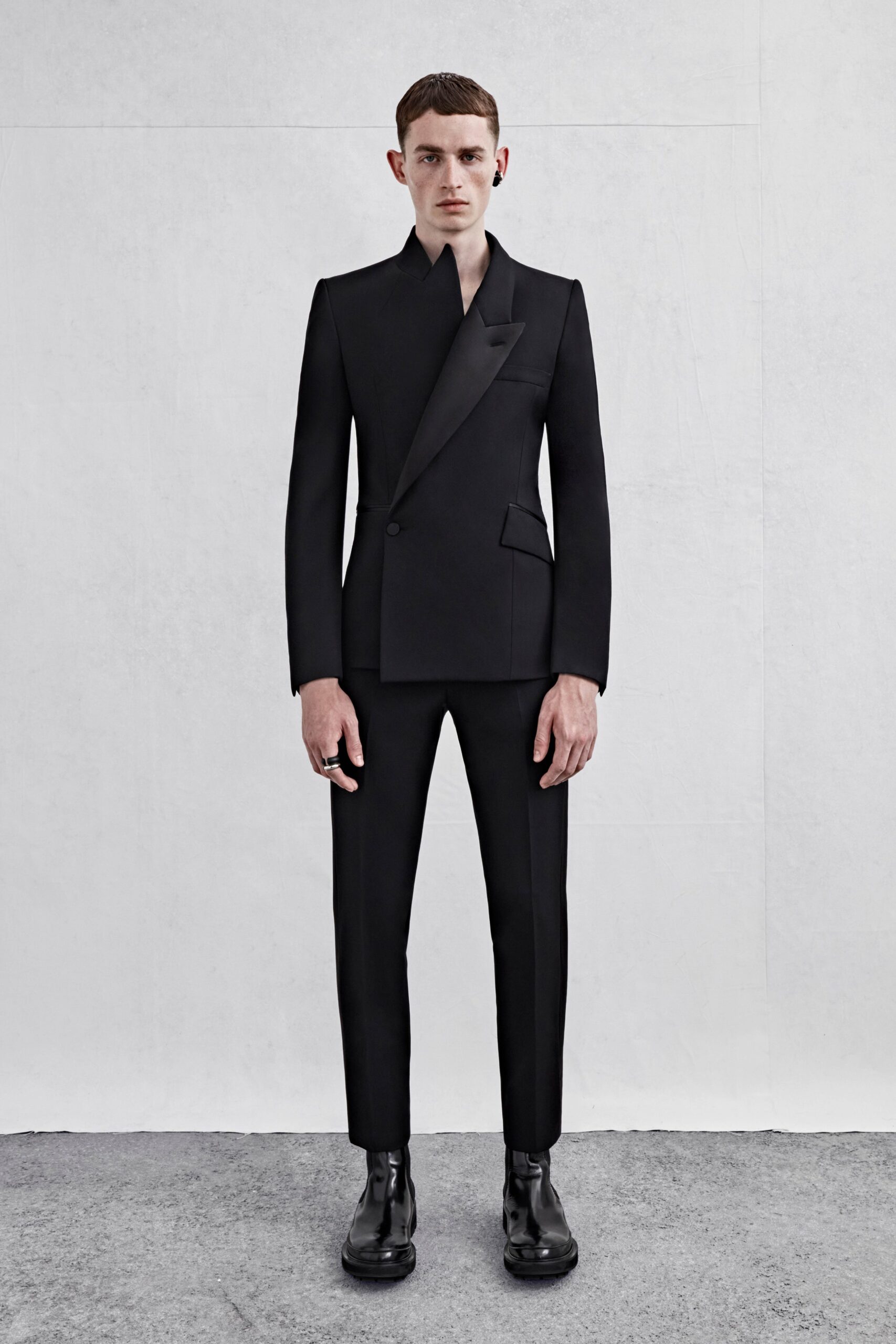 black wool long-sleeve collared tailored structured suit