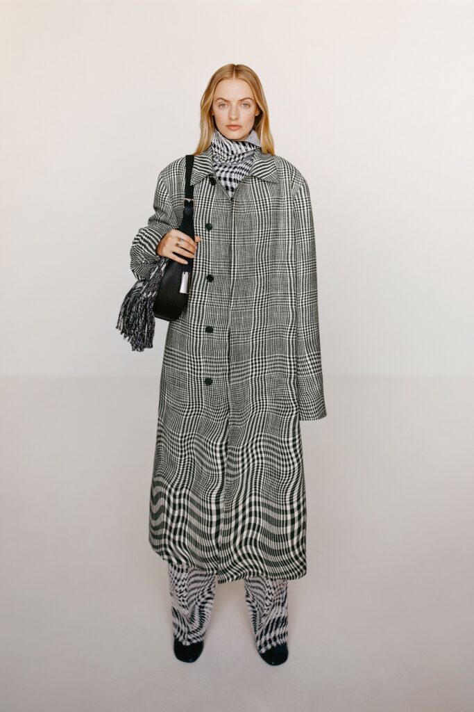A relaxed fit checked coat paired with matching pants, featuring a collared design.
