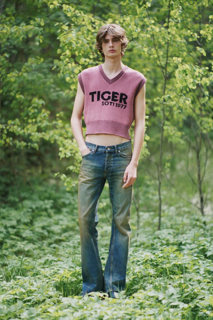 pink cropped top with jeans