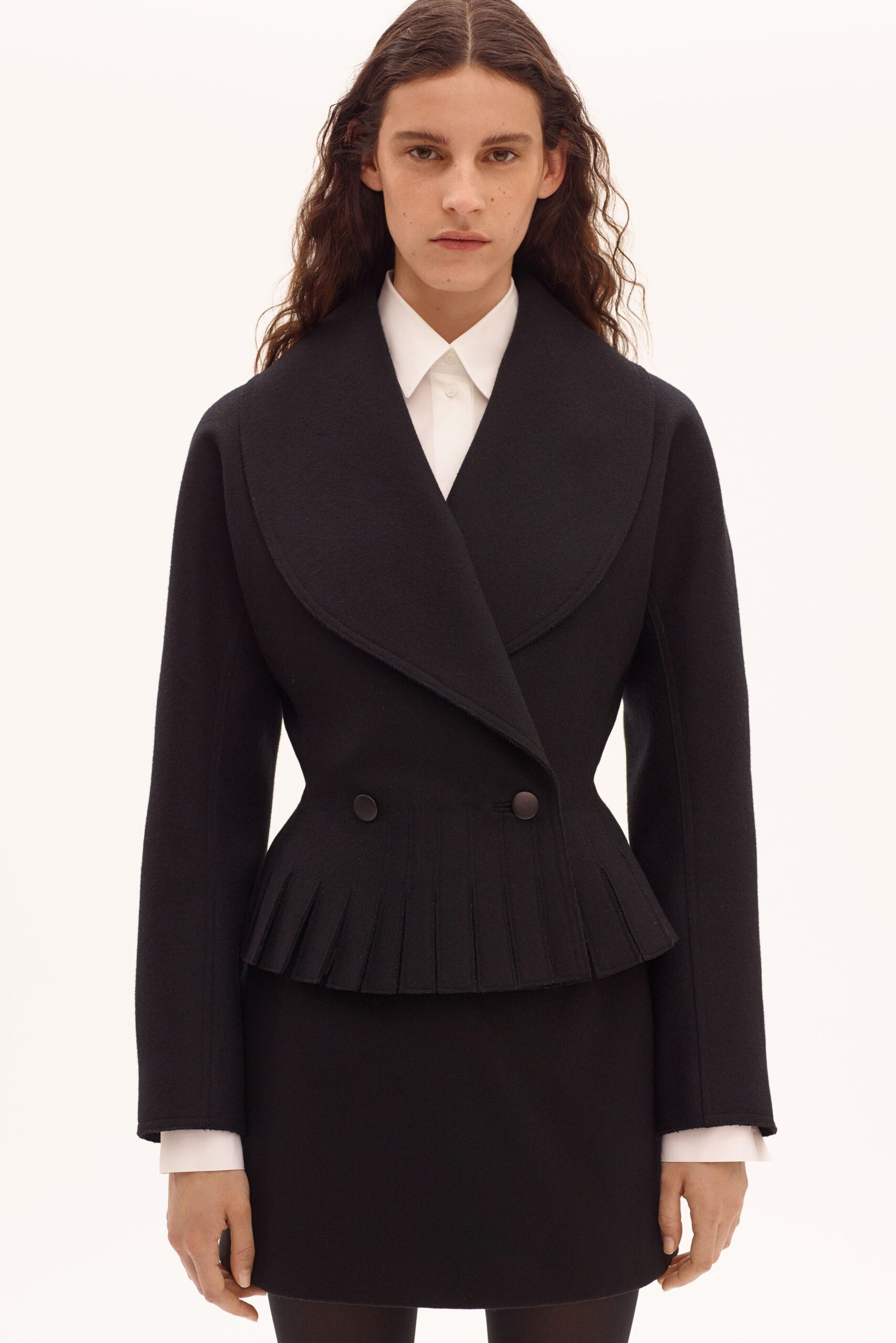 black wool long-sleeve collared fitted pleated coat