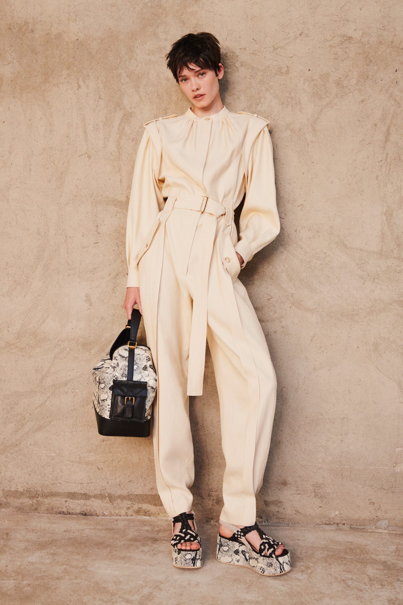 beige relaxed jumpsuit with platform shoes