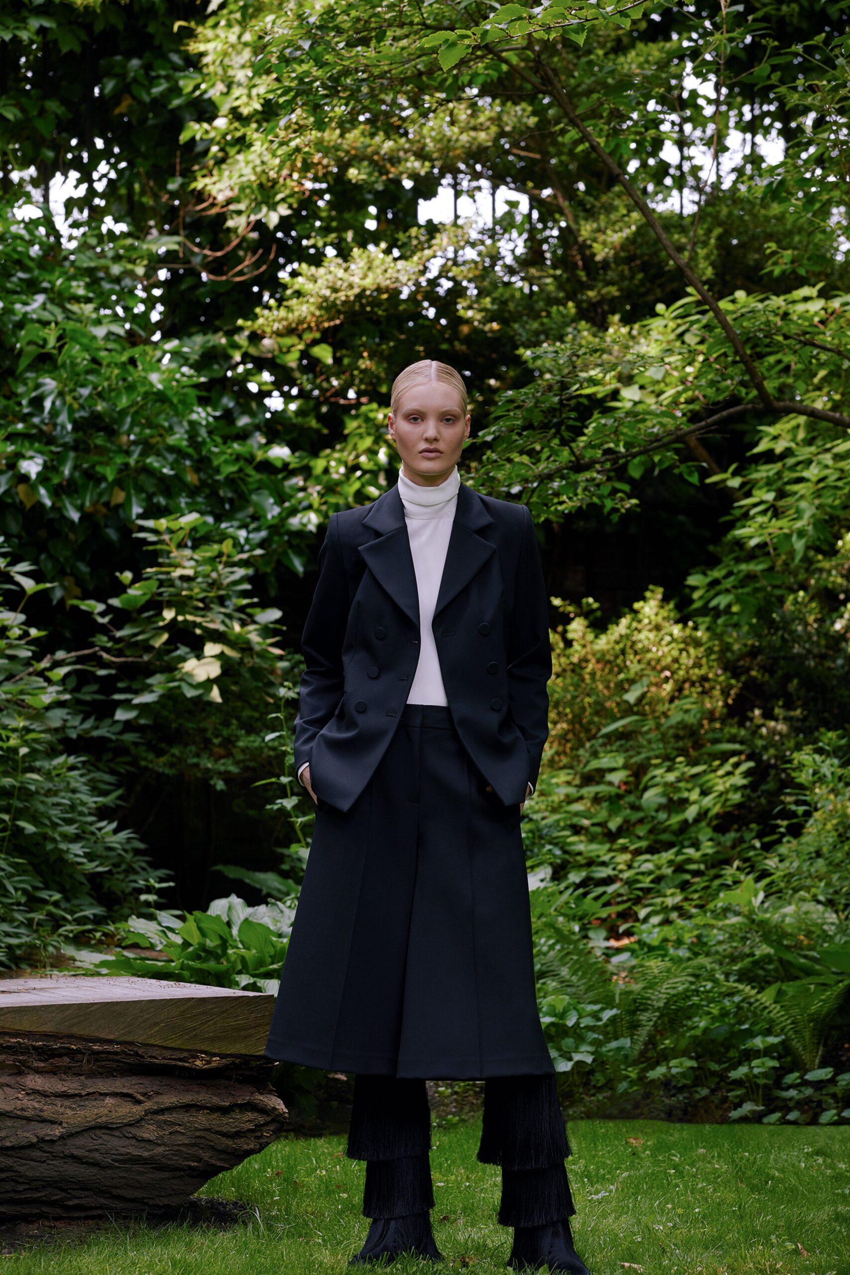 black wool long-sleeve collared tailored buttoned blazer
