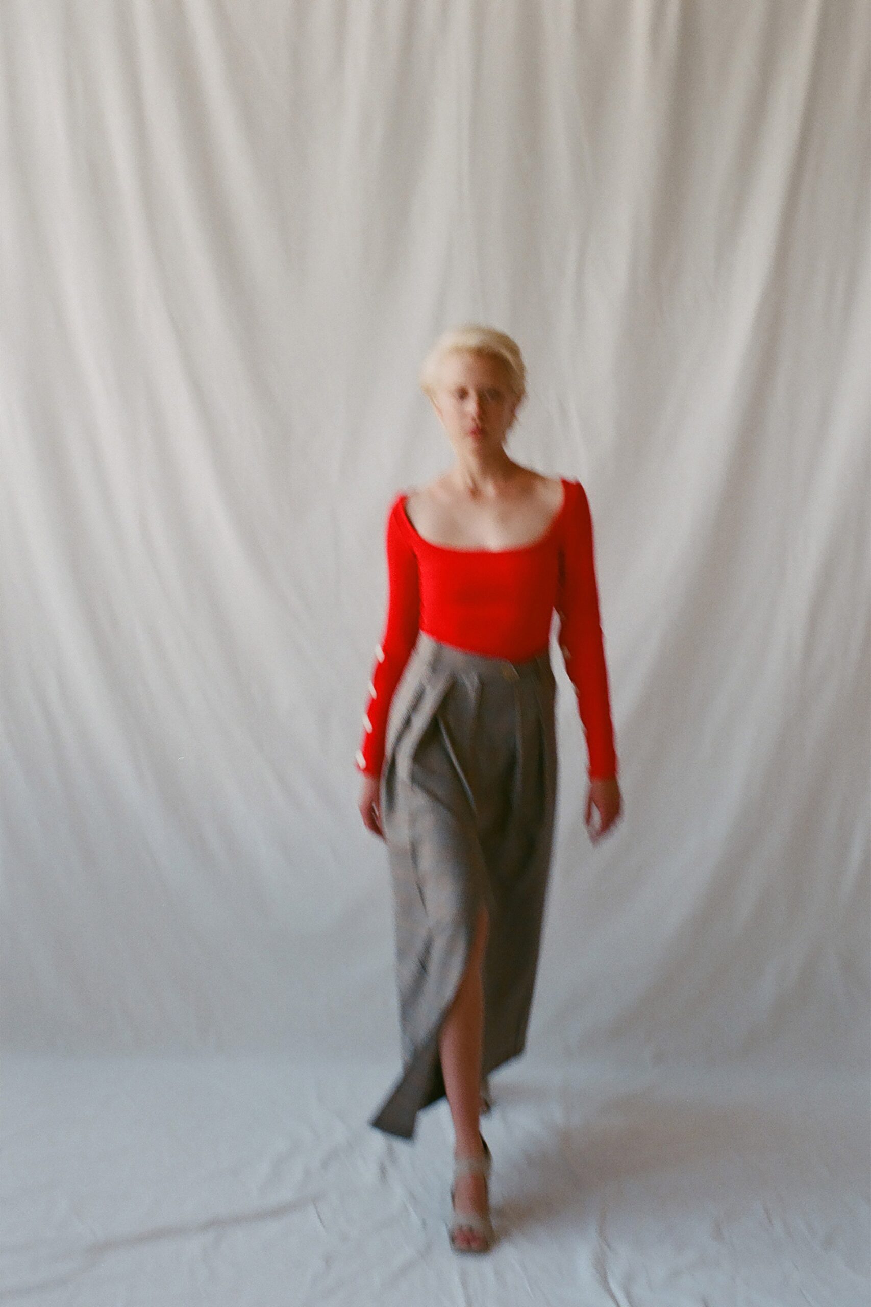 gray slit relaxed high-waisted pleated midi skirt