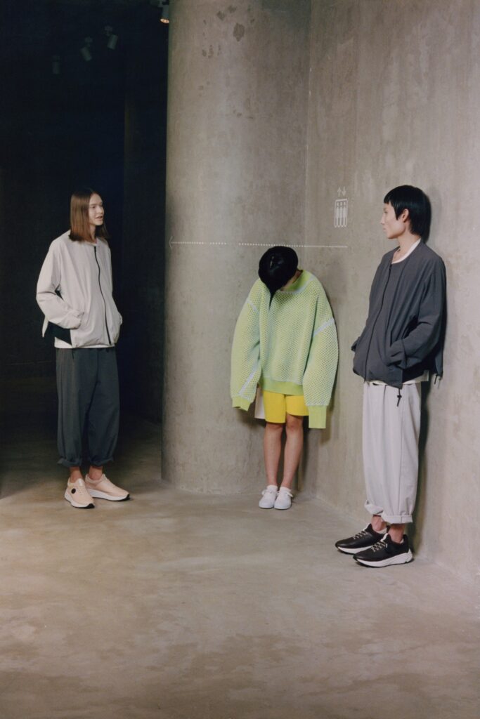 An oversized gray jacket paired with yellow pants, showcasing a layered streetwear aesthetic.