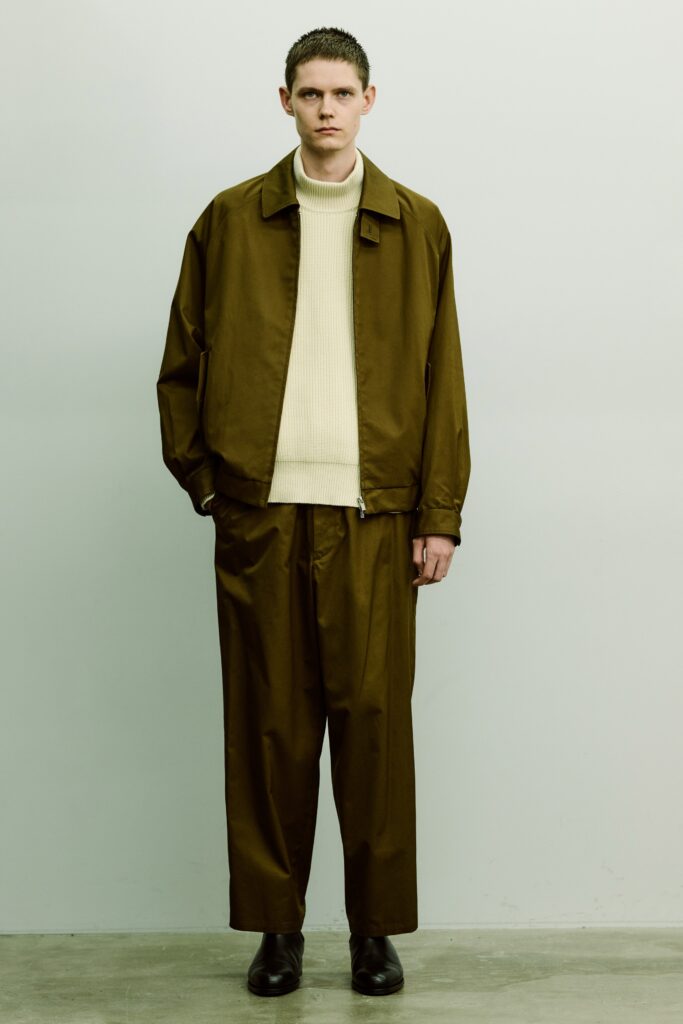 An oversized brown jacket paired with high-waisted brown pants, creating a relaxed yet stylish look.