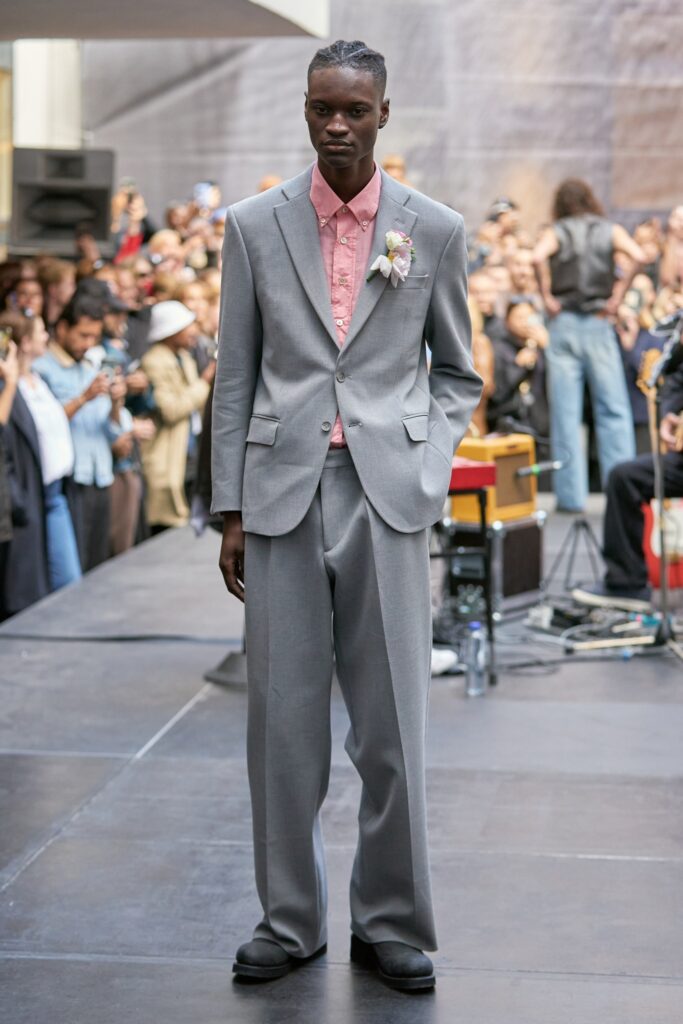 A relaxed gray suit with a collared long-sleeve shirt and wide-leg trousers.