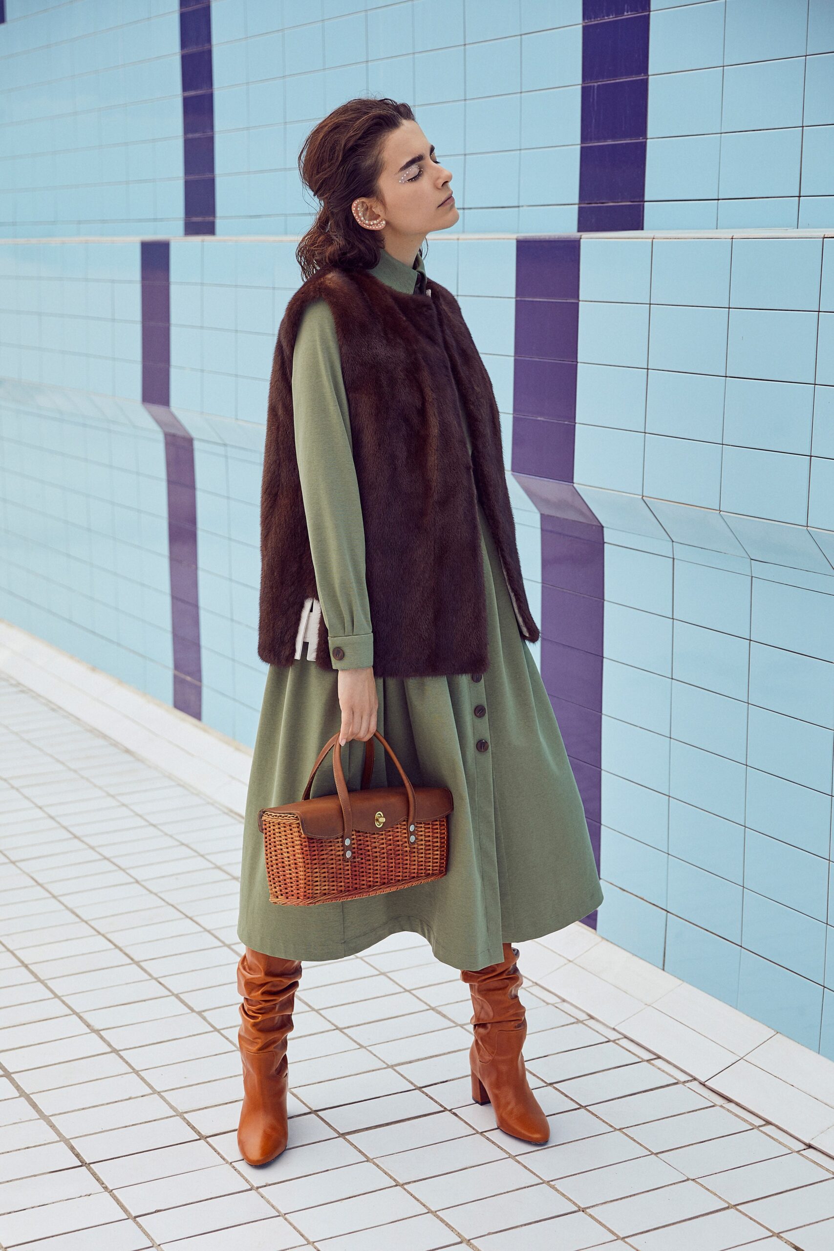 green cotton long-sleeve collared relaxed buttoned a-line dress