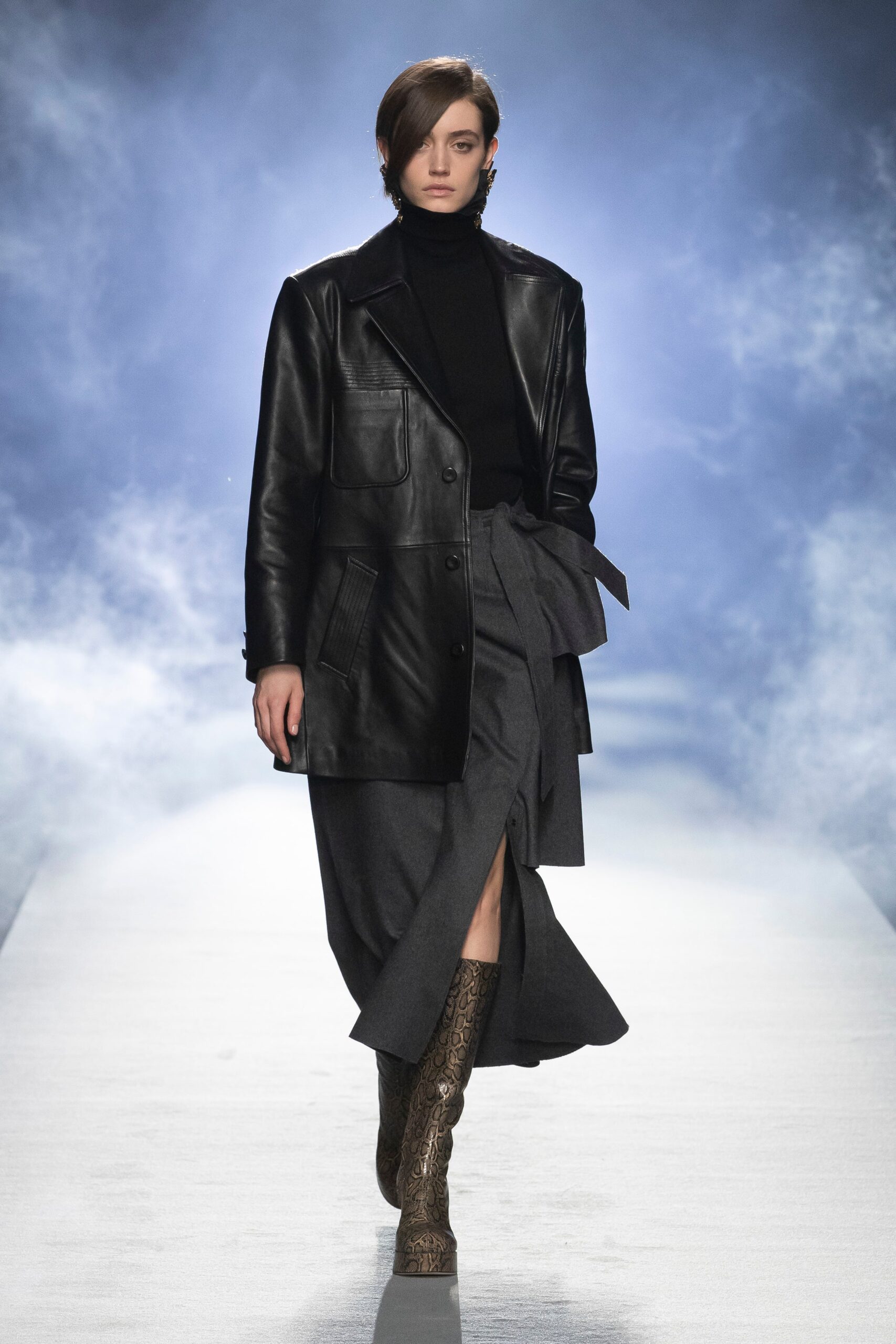 gray wool slit relaxed high-waisted tiered skirt