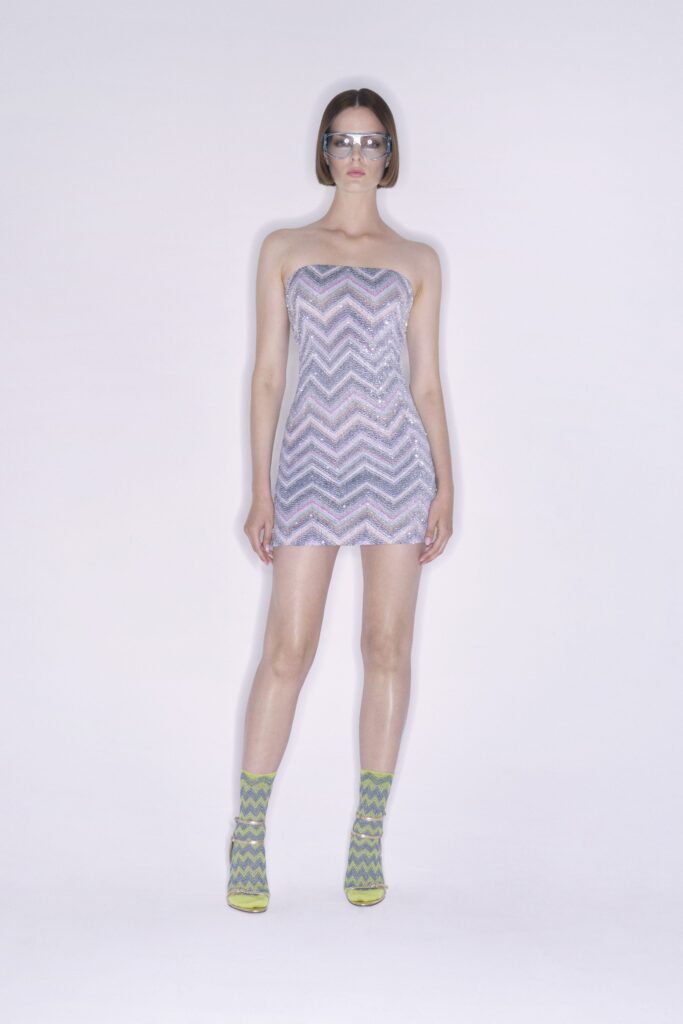 A fitted multicolor silk strapless dress featuring a zigzag pattern.