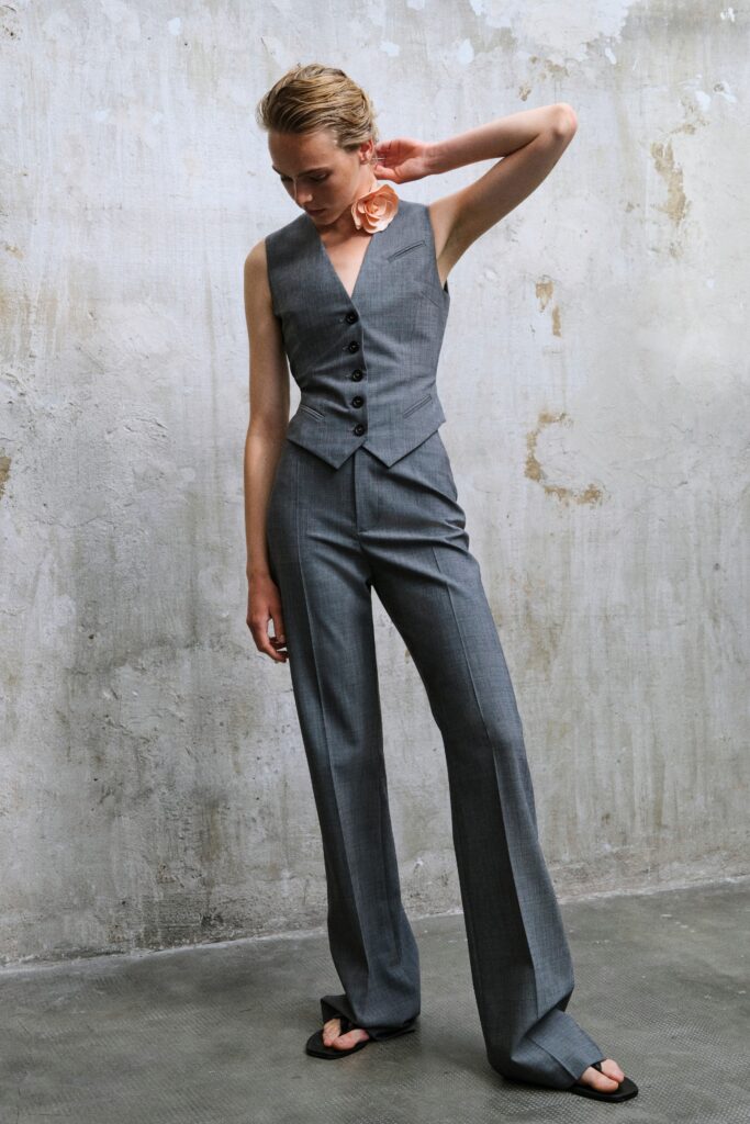 fitted gray sleeveless suit