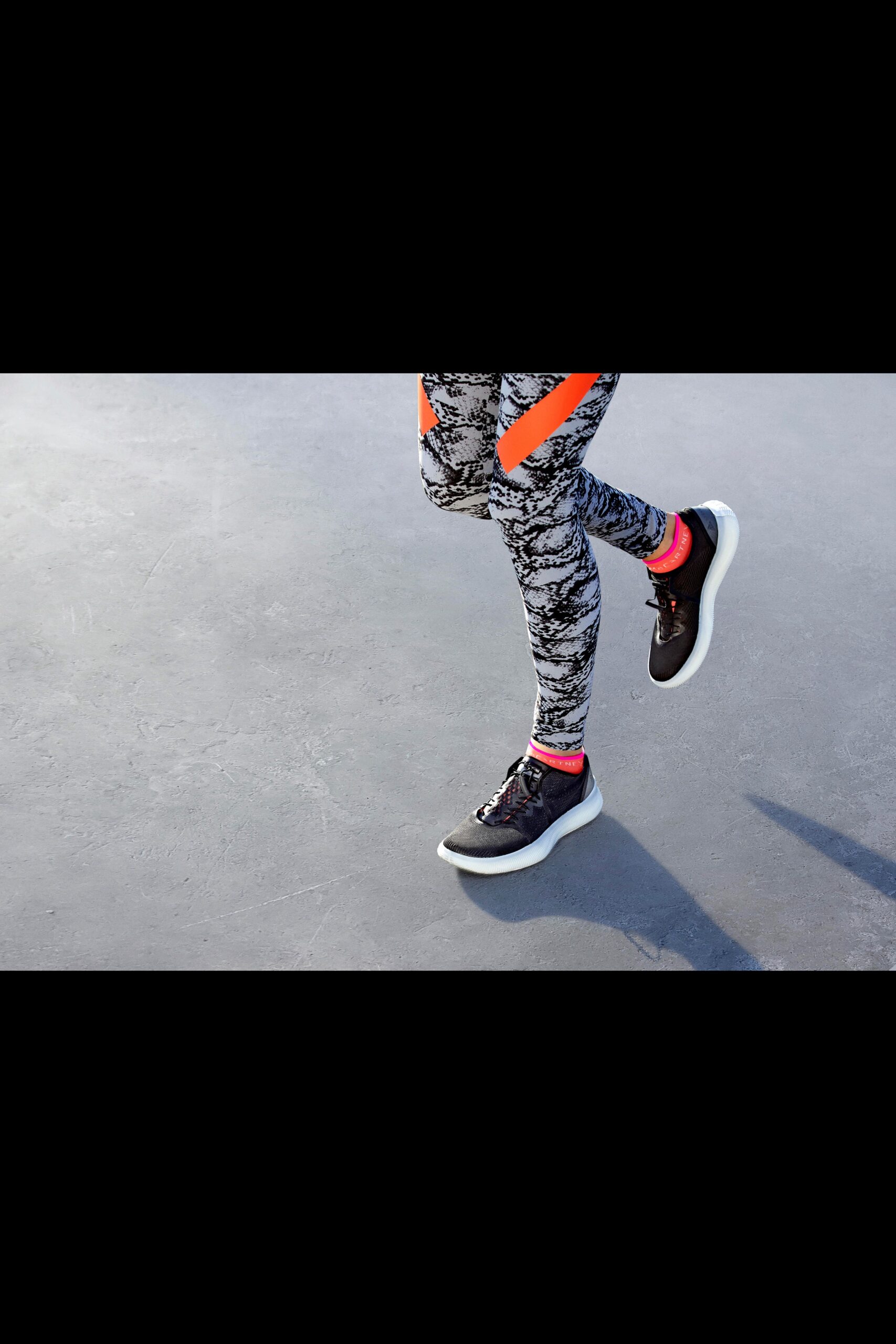 black and white printed leggings