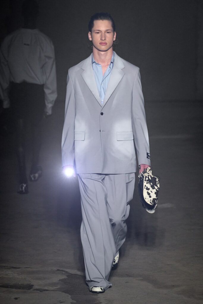 A relaxed gray suit with a collared shirt and long sleeves, featuring buttoned details.