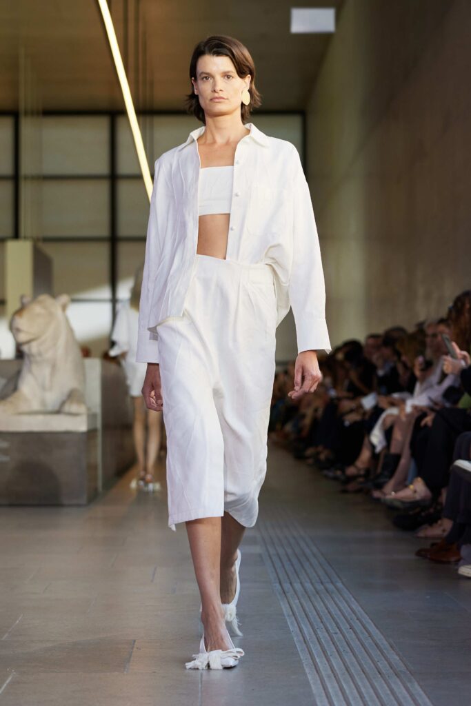 A fitted white cotton blouse paired with a matching skirt, creating a sleek and modern look.