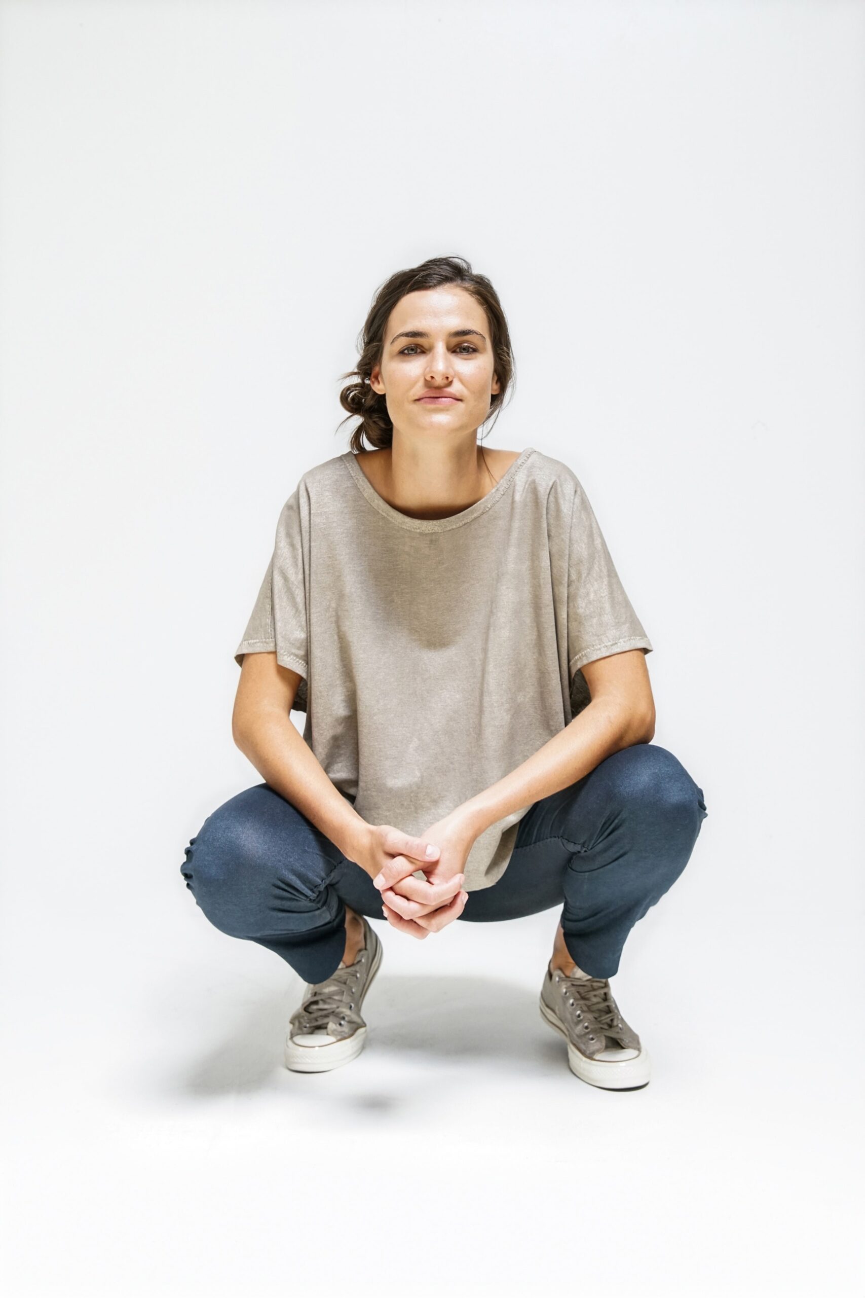 beige relaxed top with blue pants