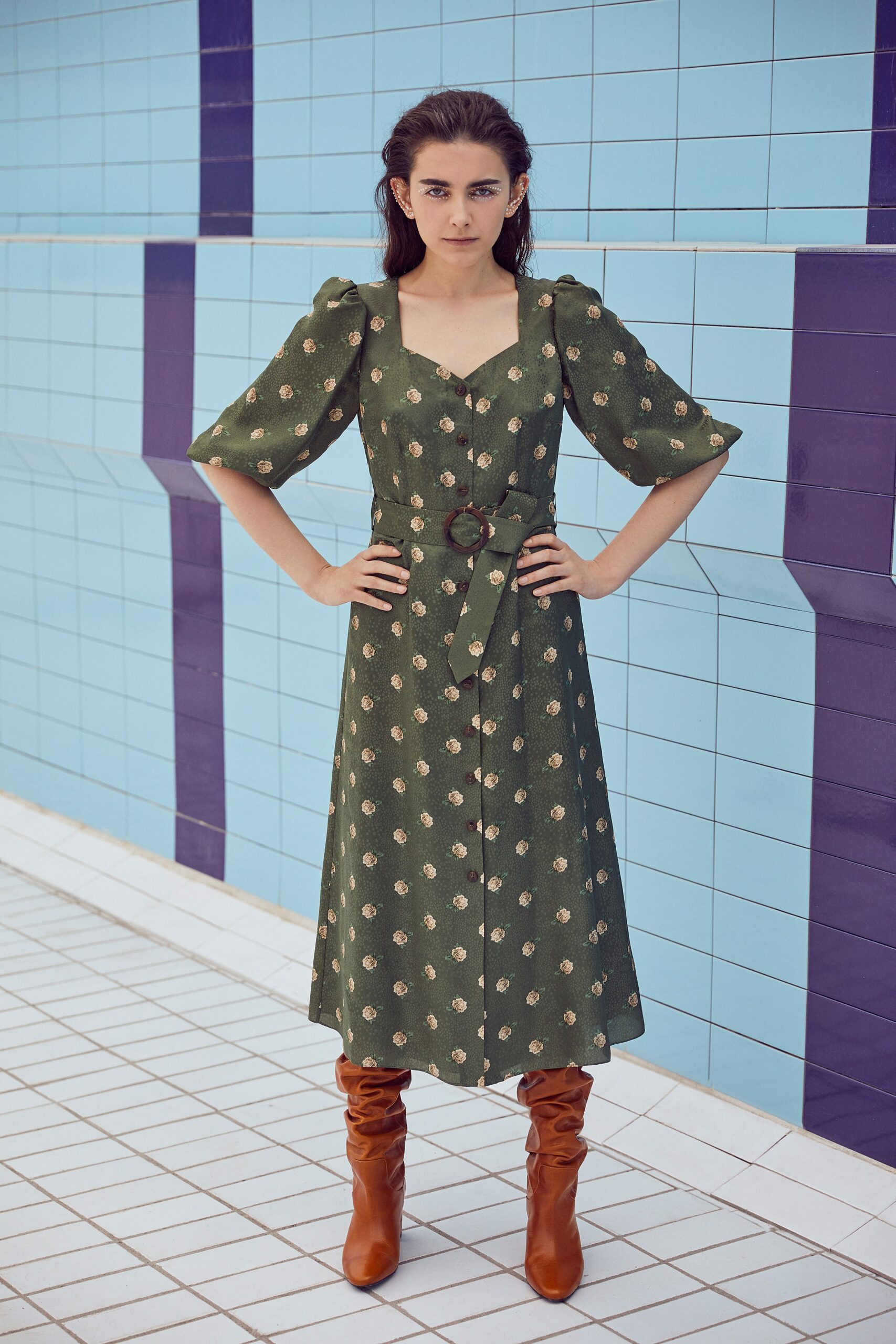 green cotton short-sleeve square-neck fitted buttoned belted dress