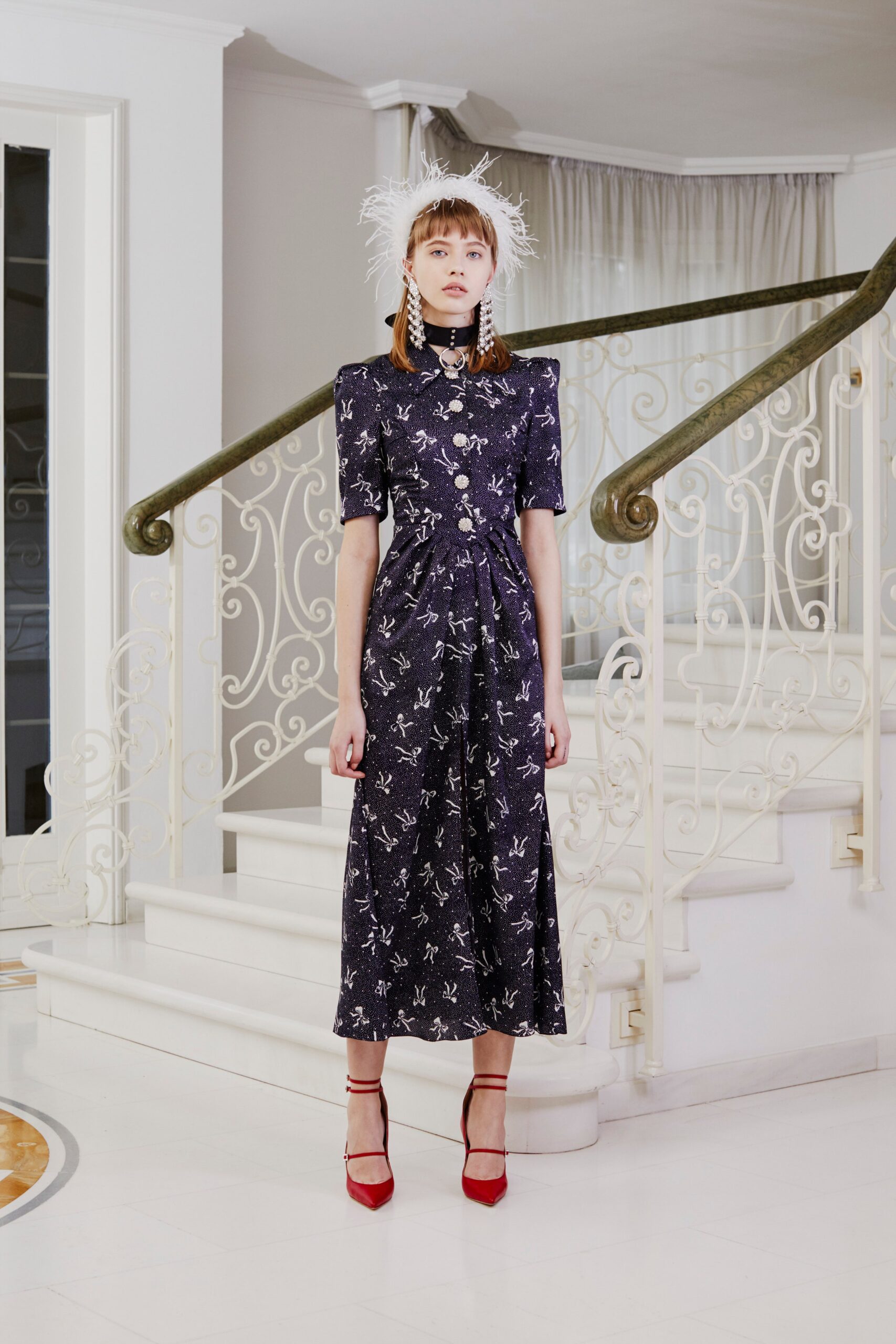 black silk short-sleeve high-neck fitted printed pleated dress