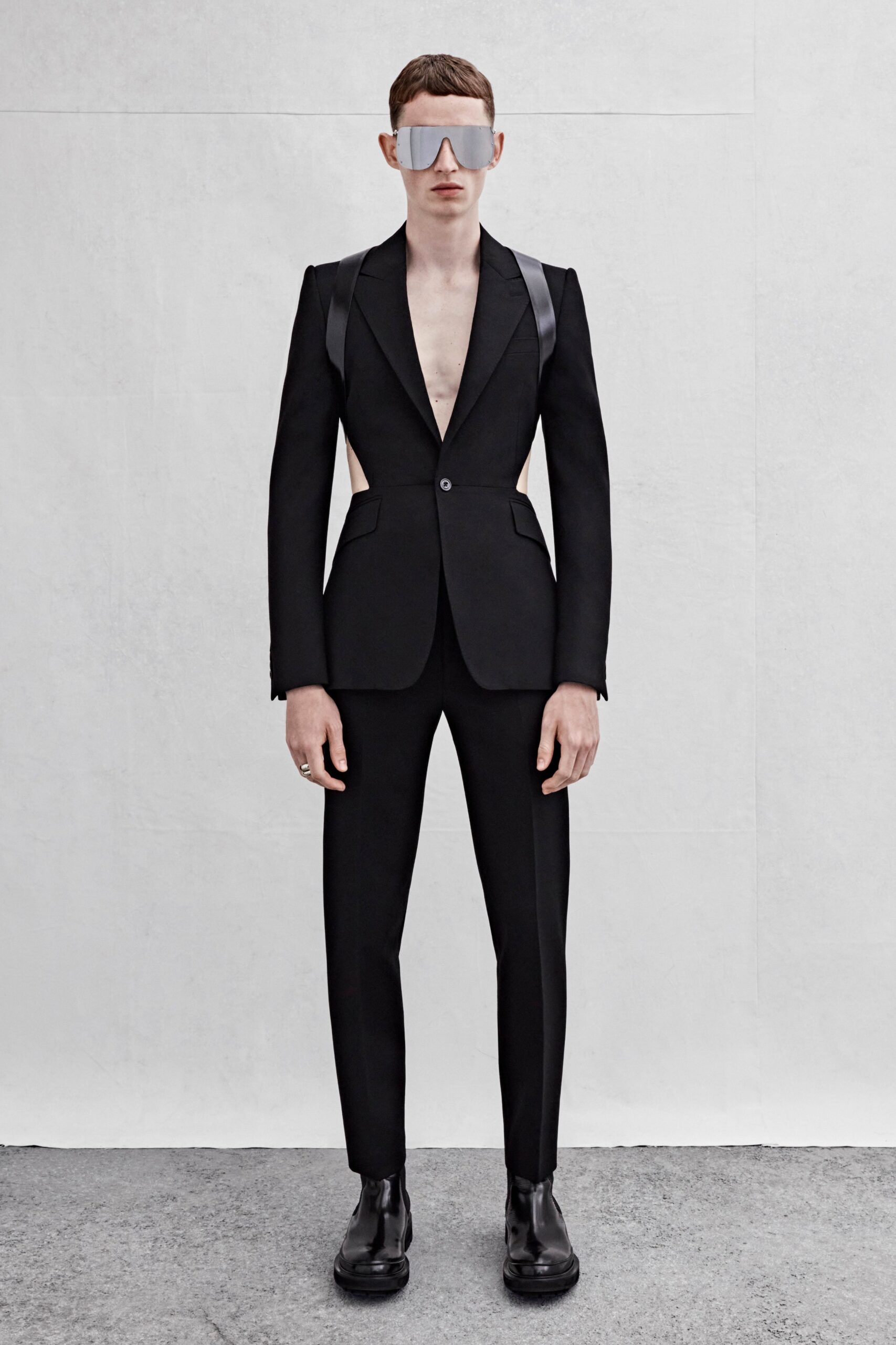 black wool long-sleeve collared tailored buttoned suit