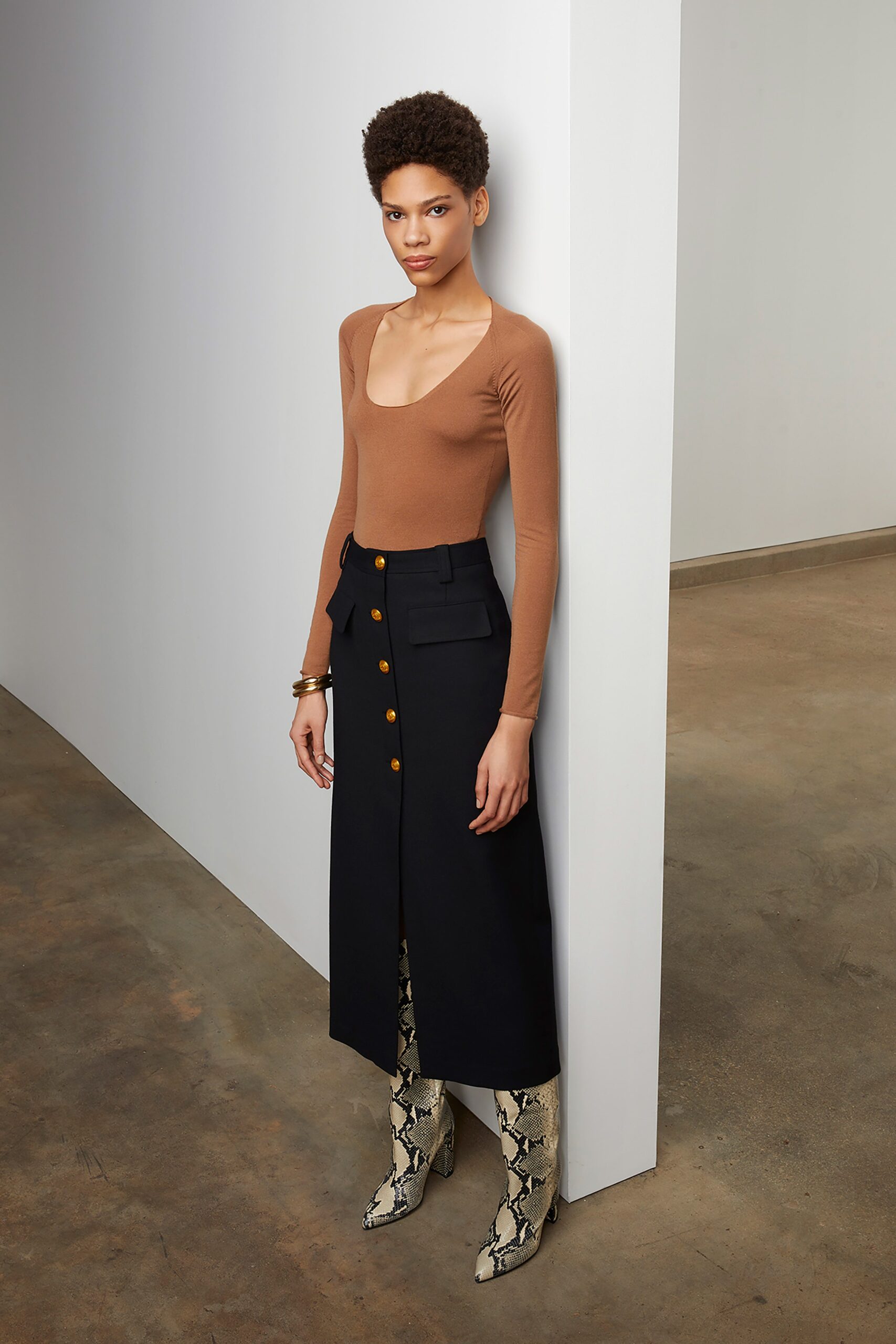 brown fitted top black midi skirt