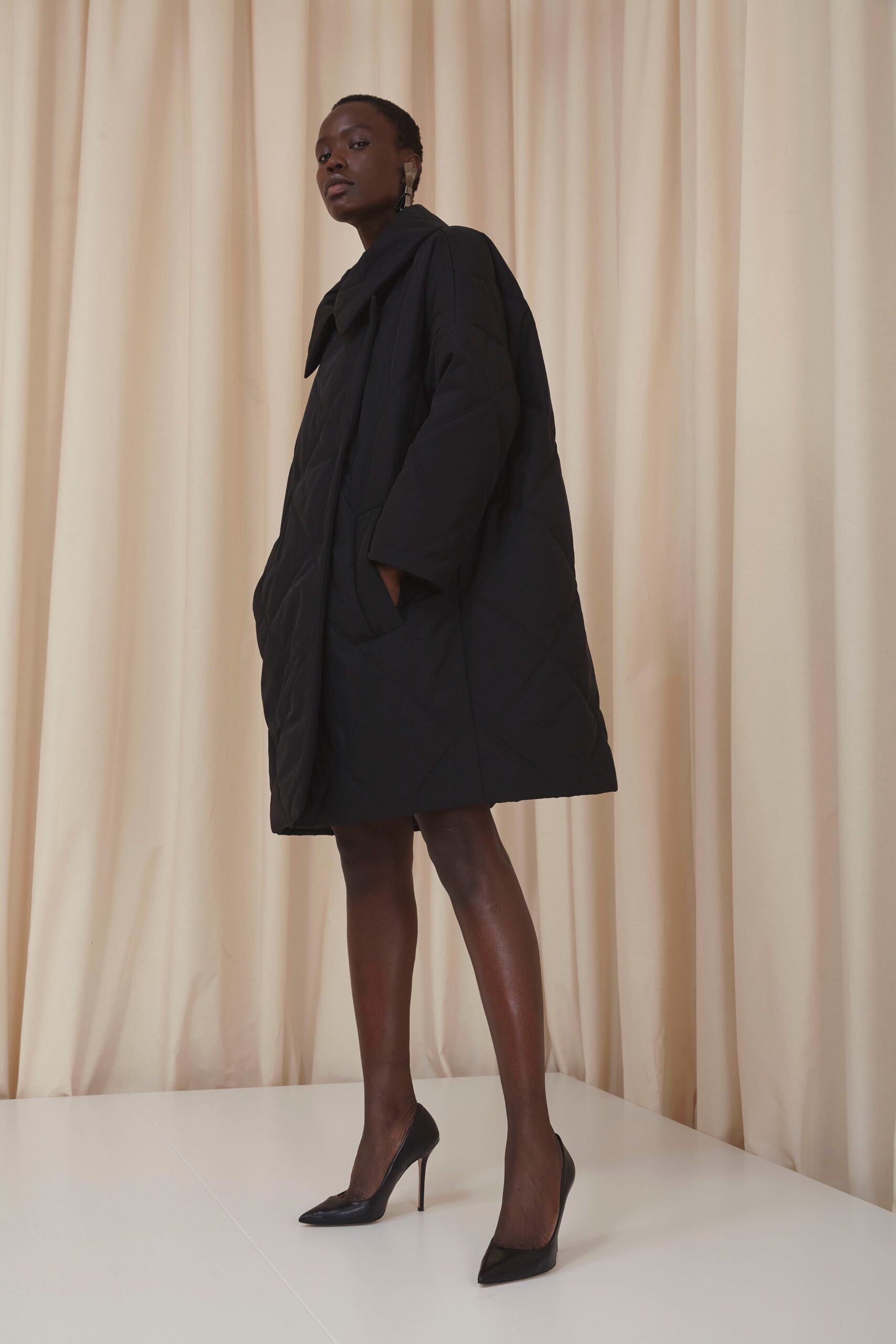 oversized black quilted coat with heels