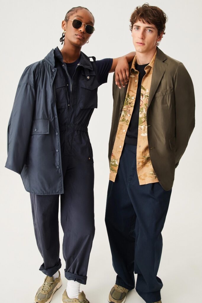 A relaxed navy jacket paired with wide-leg pants, featuring a zippered design and long sleeves.