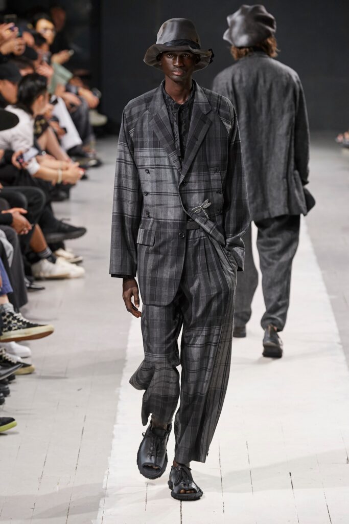 A tailored gray checked suit with long sleeves and a collared shirt.