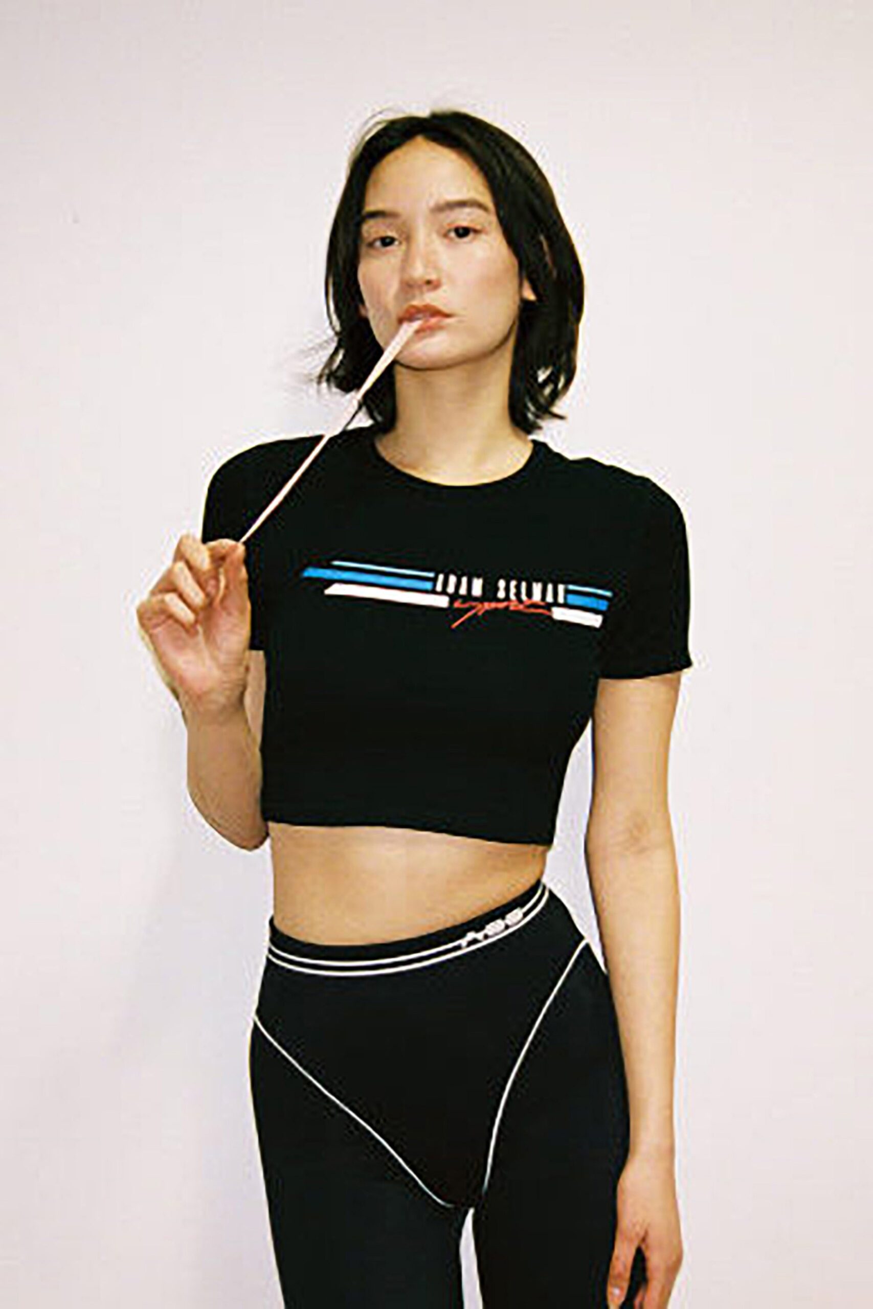black short-sleeve collared fitted printed cropped crop-top