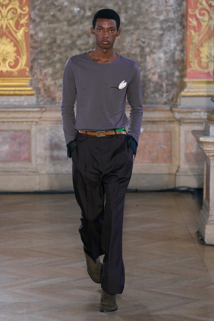 gray fitted shirt and black relaxed pants