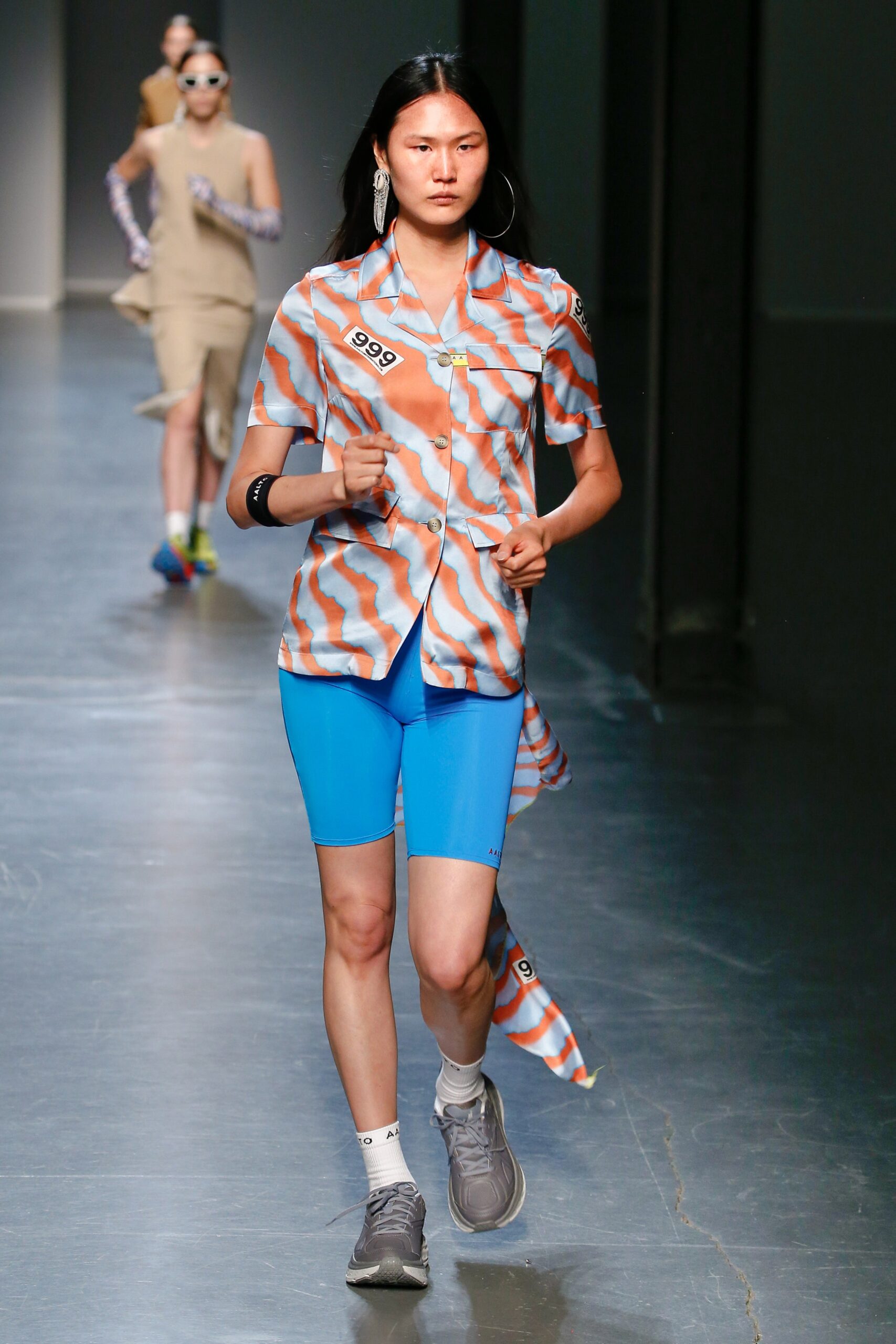 orange short-sleeve collared fitted printed shirt