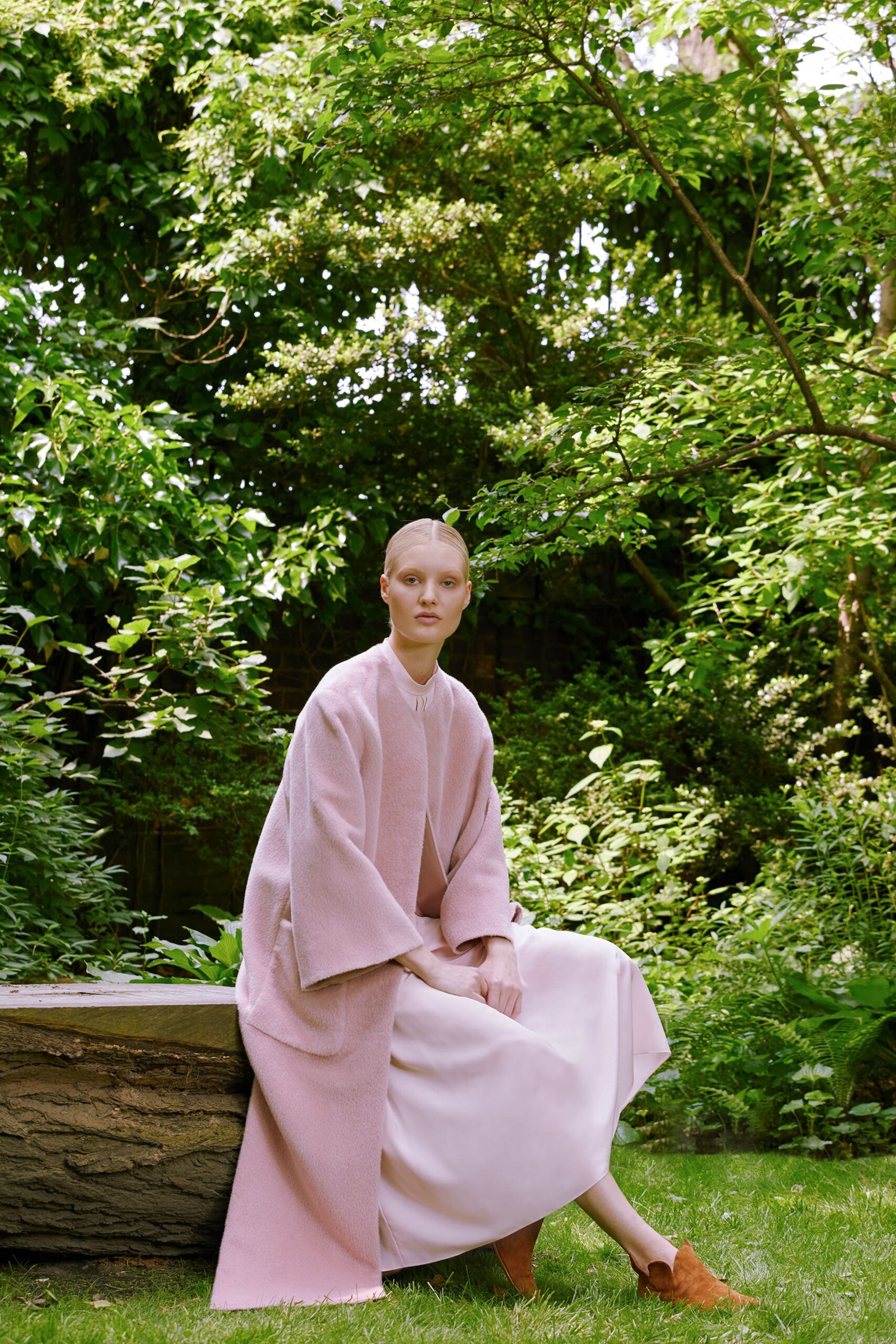 pink wool long-sleeve collared relaxed draped coat