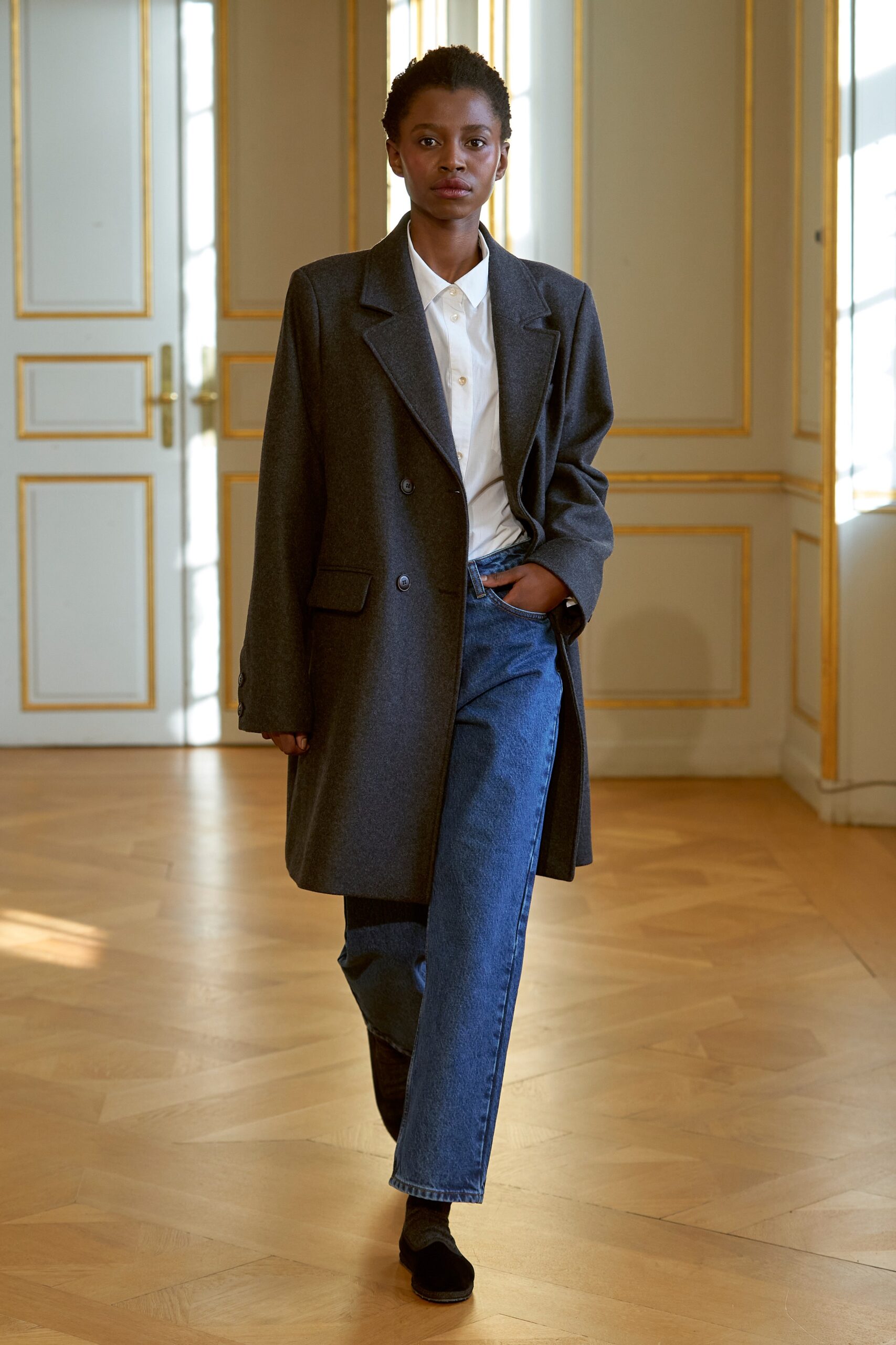 gray oversized coat with jeans