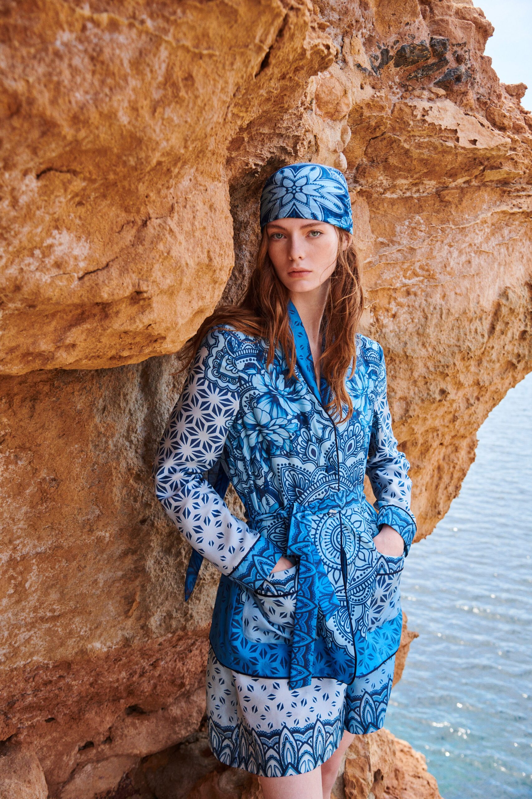 blue cotton long-sleeve collared fitted printed short blazer