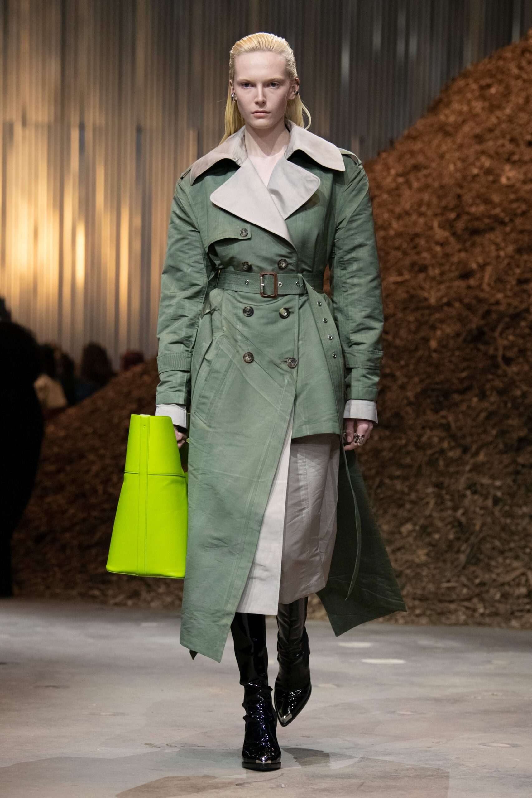 green cotton long-sleeve collared fitted belted trench