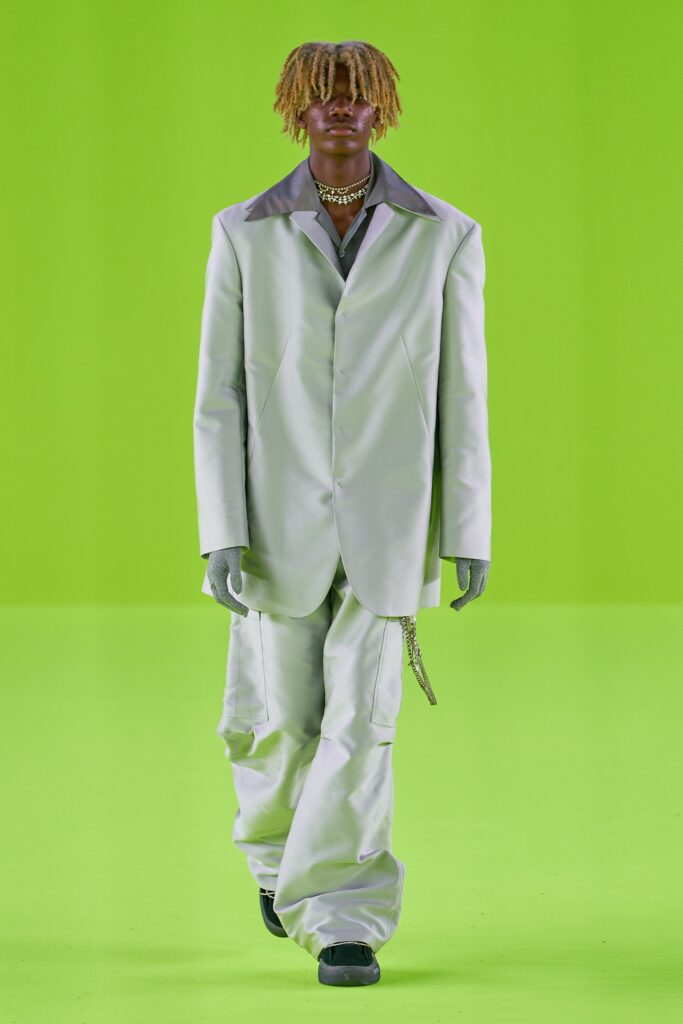 A relaxed gray silk suit with long sleeves and a collared design, featuring a buttoned front.