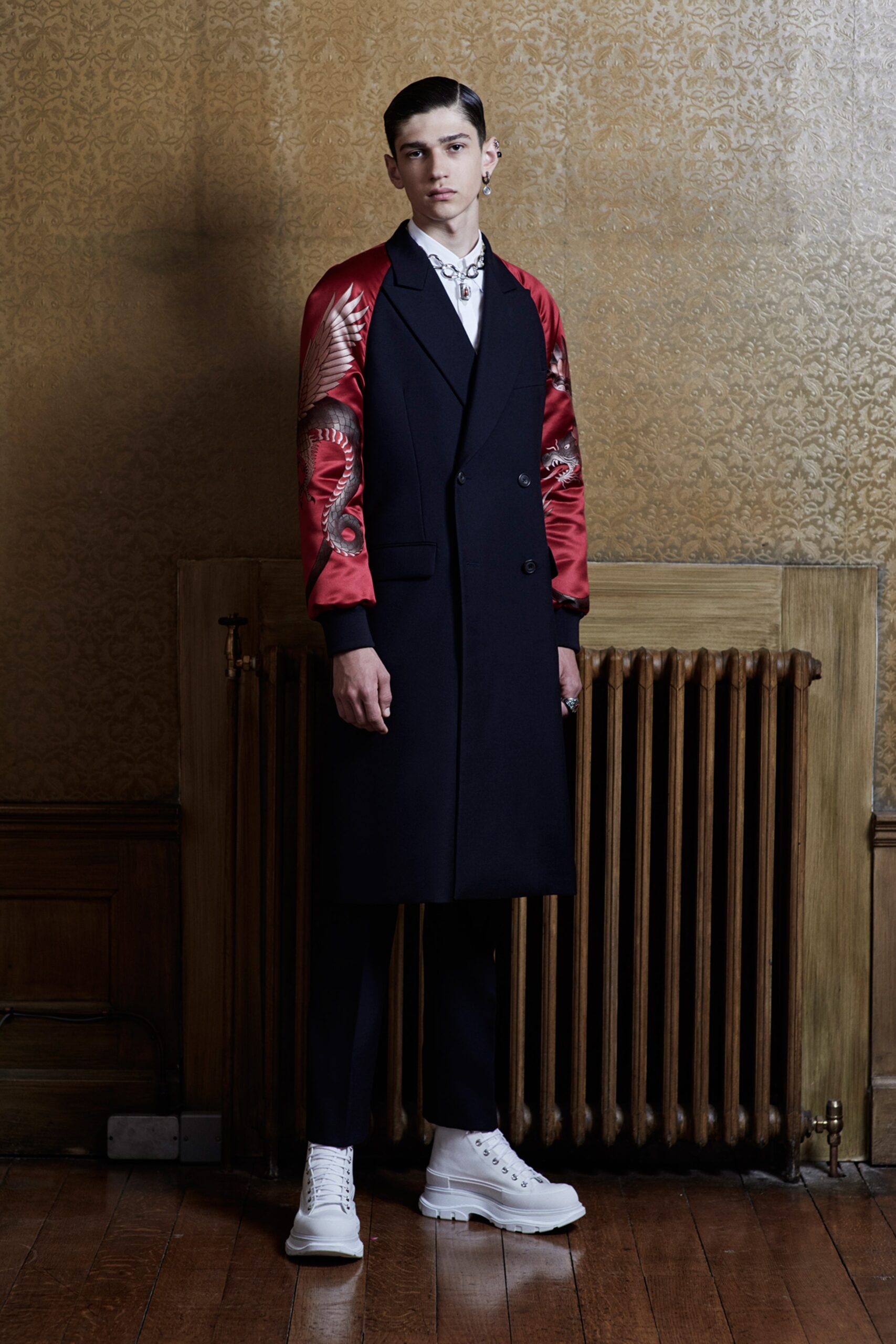 black wool long-sleeve collared tailored embroidered coat