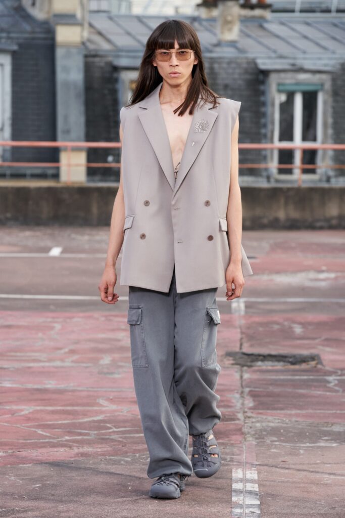 A relaxed gray sleeveless blazer paired with matching relaxed-fit pants.