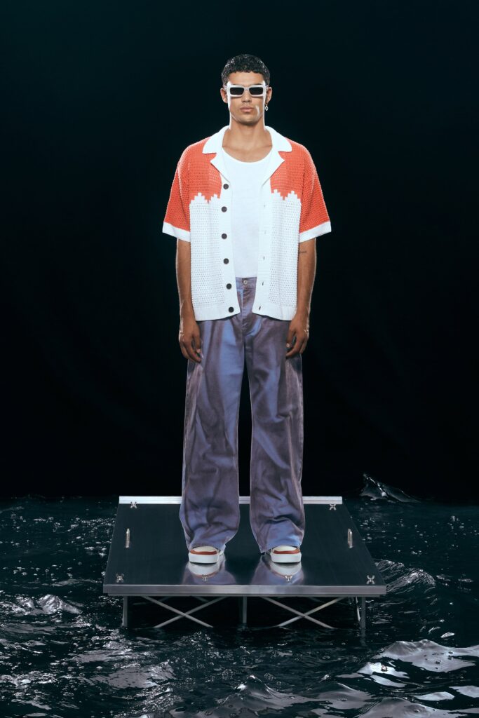 A relaxed-fit color-blocked shirt with short sleeves paired with wide-leg pants.