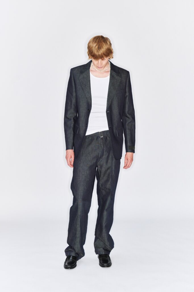 A relaxed-fit black denim blazer paired with matching pants, featuring a collared design.