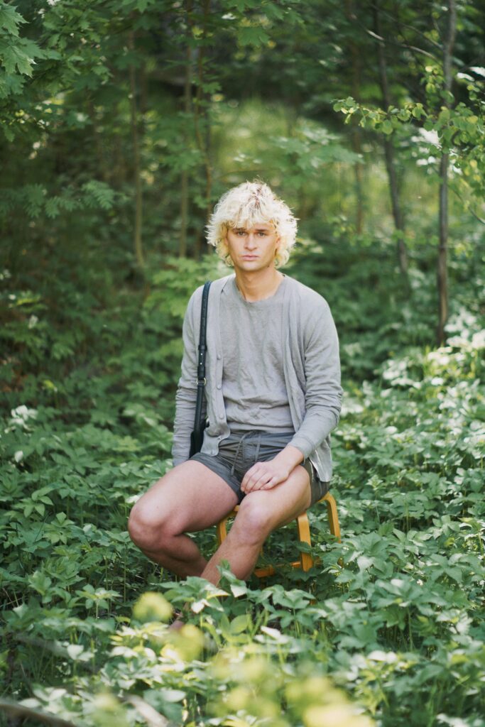 gray cardigan t-shirt and shorts