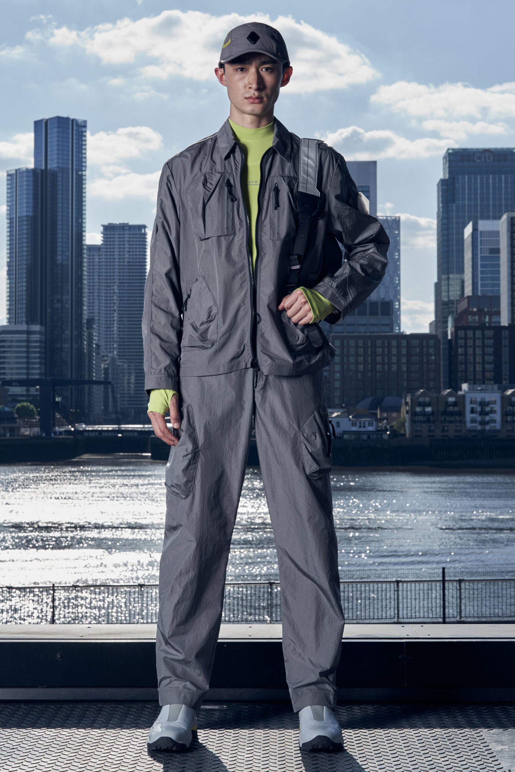 A relaxed gray jacket with long sleeves and cargo pants, perfect for a casual look.