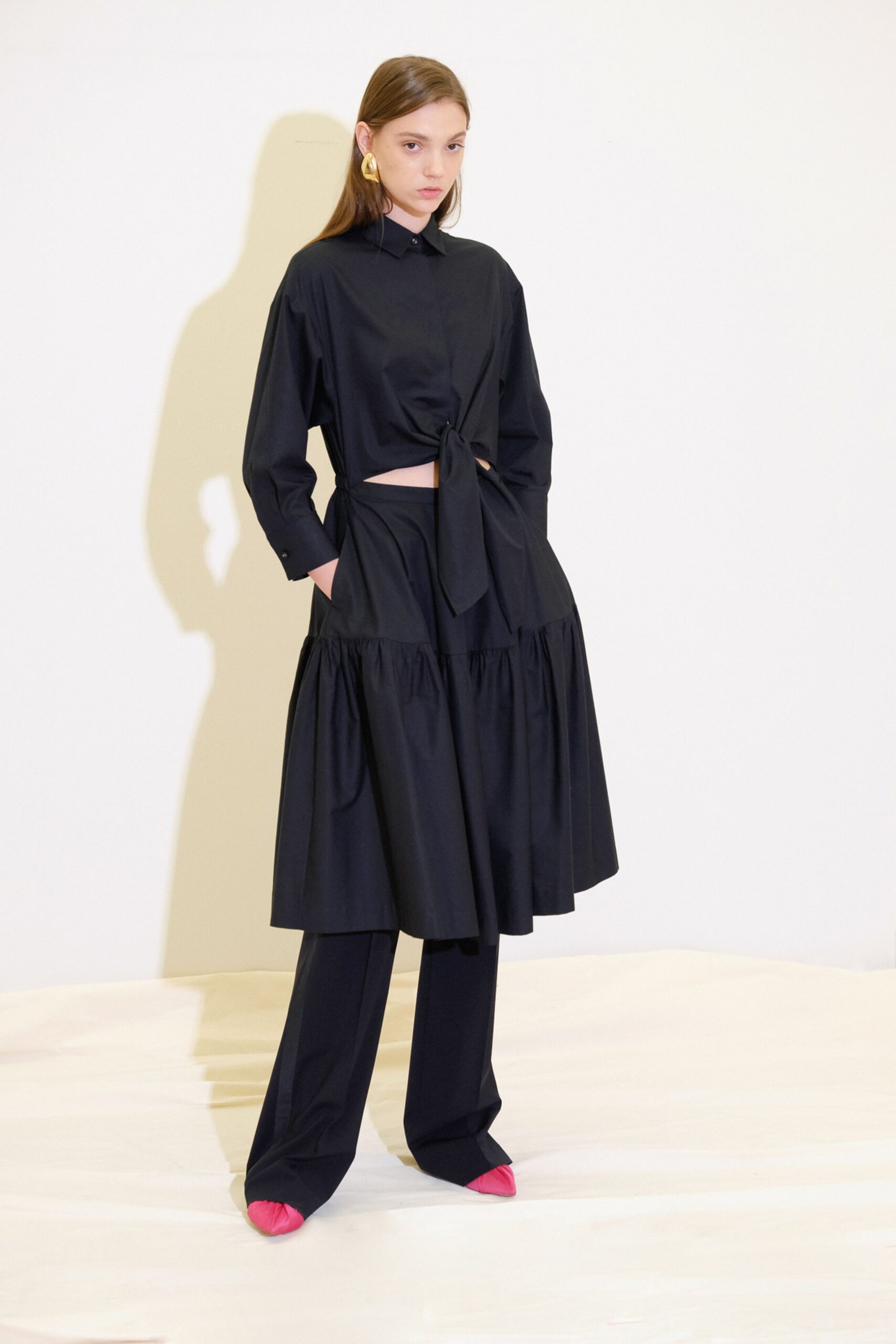 black cotton fitted high-waisted tiered midi skirt