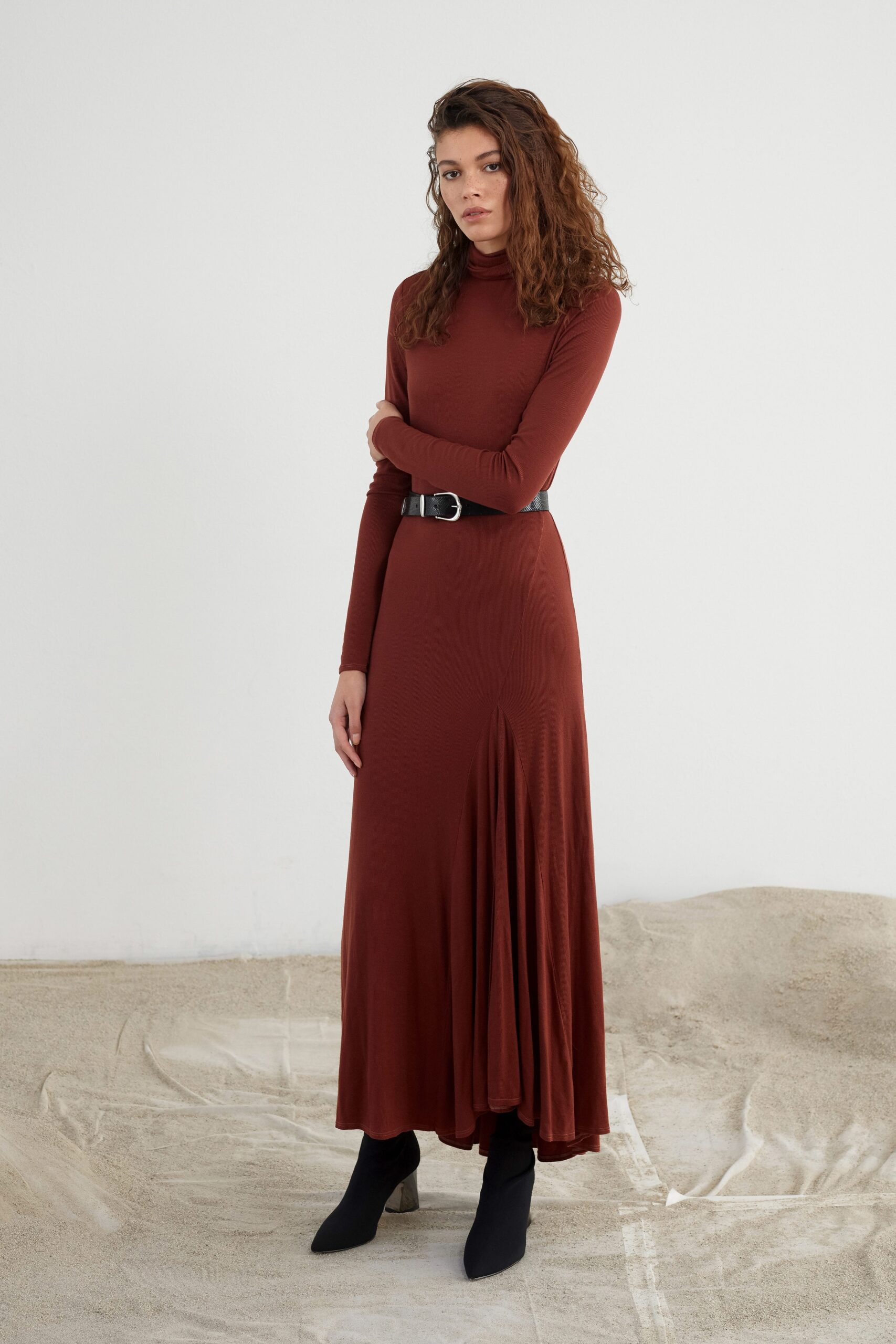 brown fitted long-sleeve dress