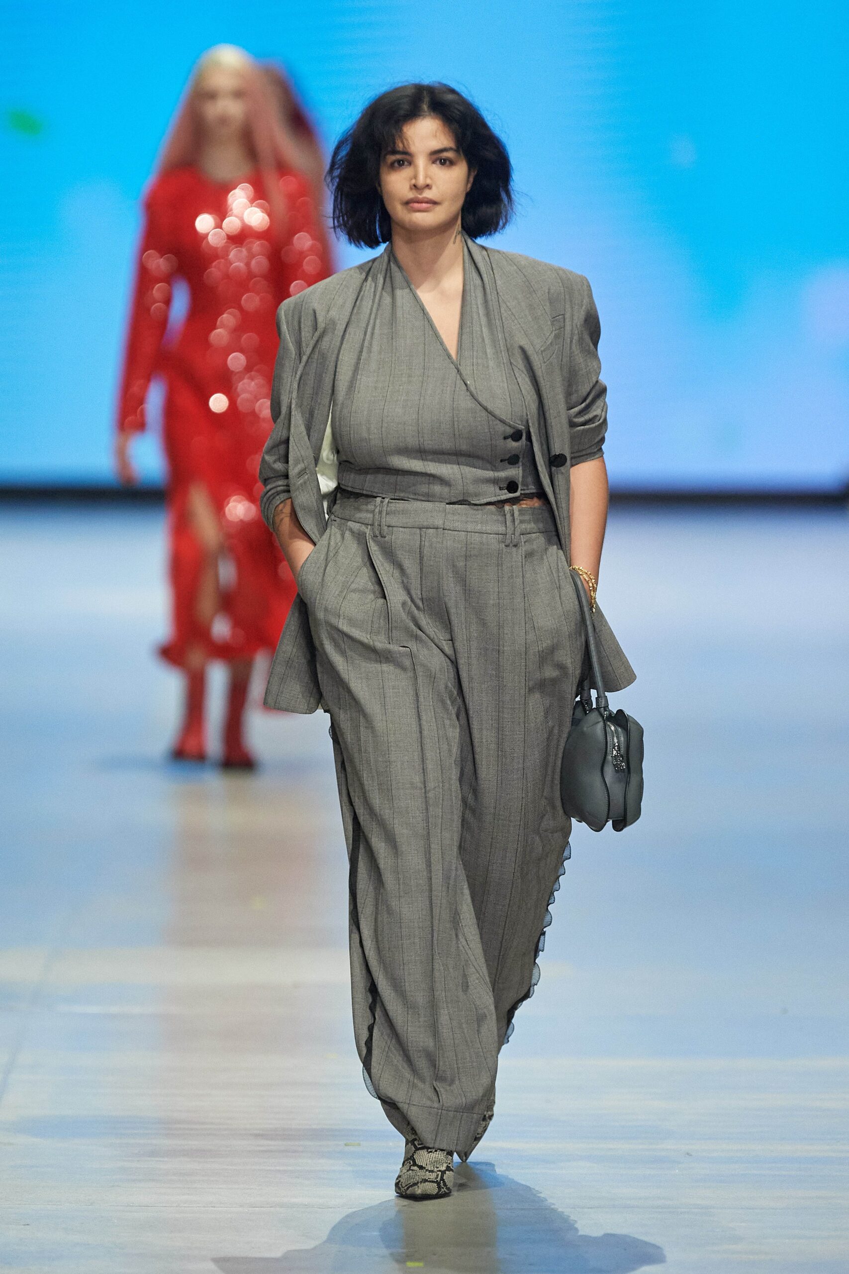 A relaxed gray suit with long sleeves and a collared design featuring button details.