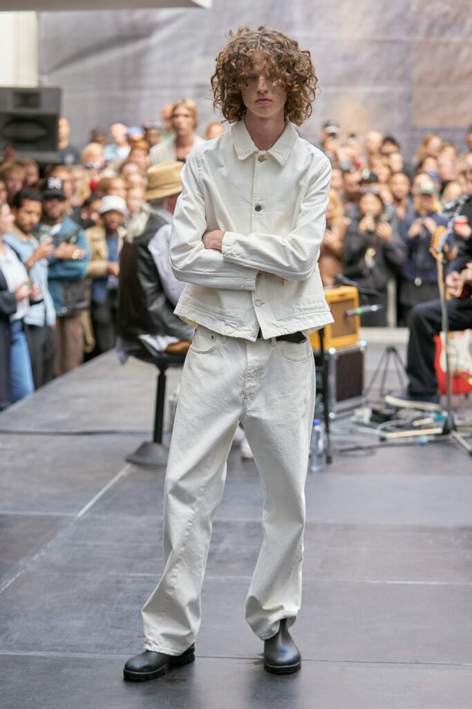 A relaxed white denim jacket paired with straight-leg pants, featuring a collared design.