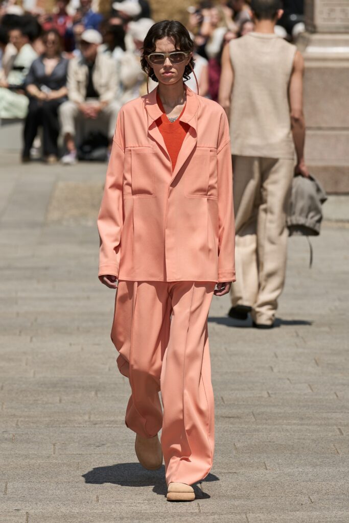 A relaxed pink cotton jacket with long sleeves and wide-leg pants.