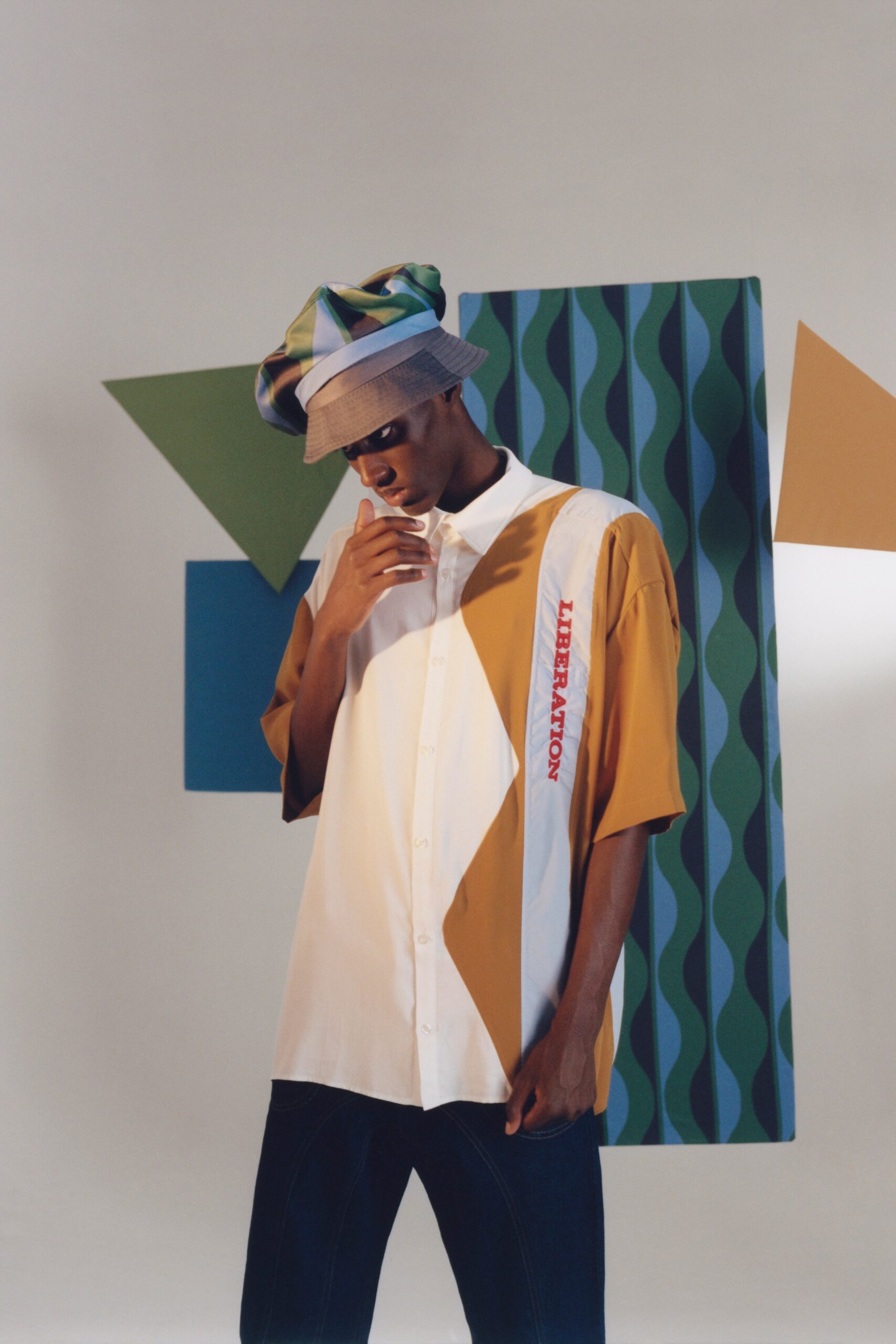 color-blocked relaxed shirt with hat