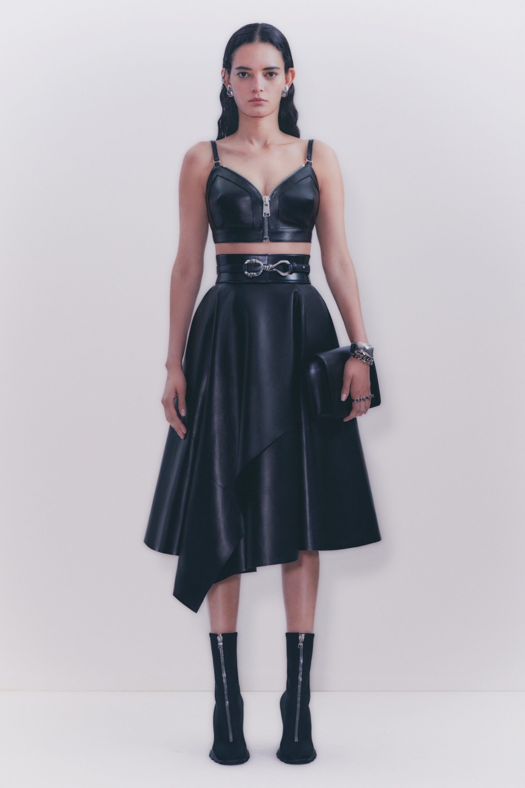 black leather sleeveless fitted zippered cropped crop-top