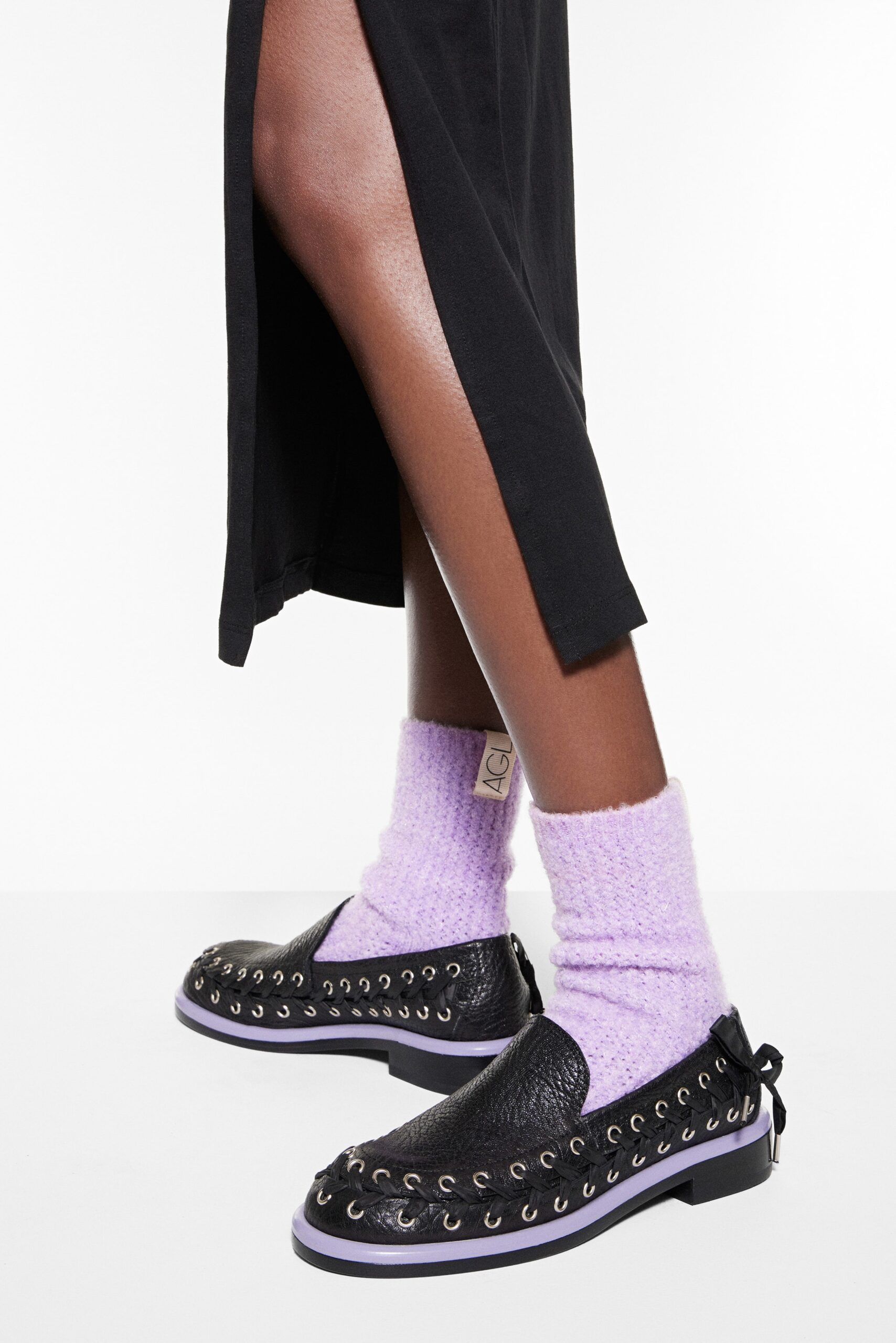 black relaxed midi dress with shoes