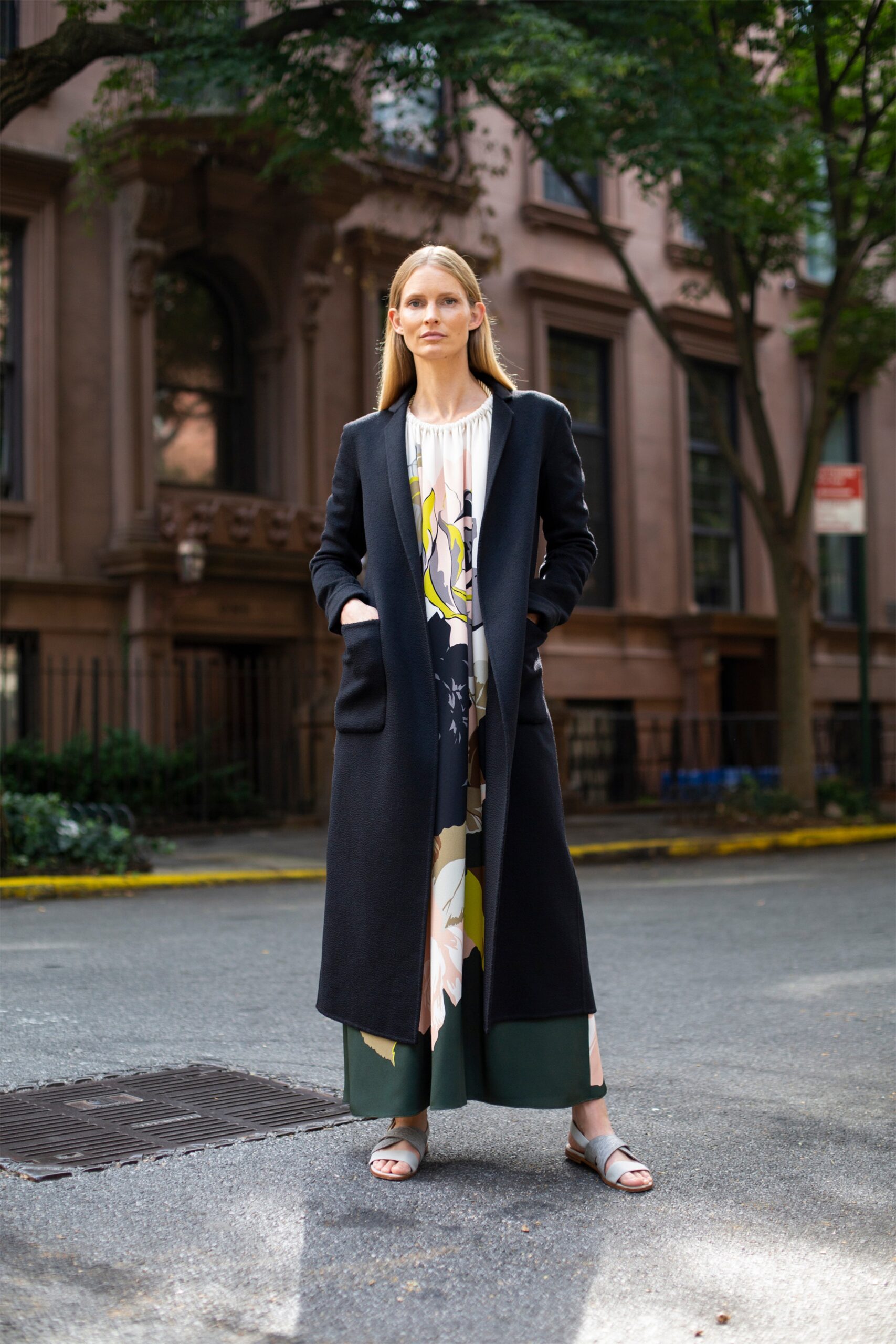 black wool long-sleeve collared fitted pockets coat