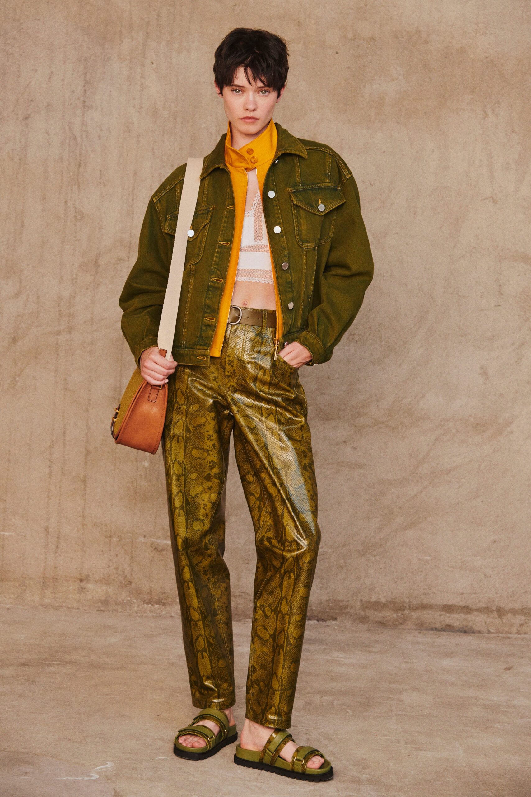 green denim long-sleeve collared relaxed buttoned jacket